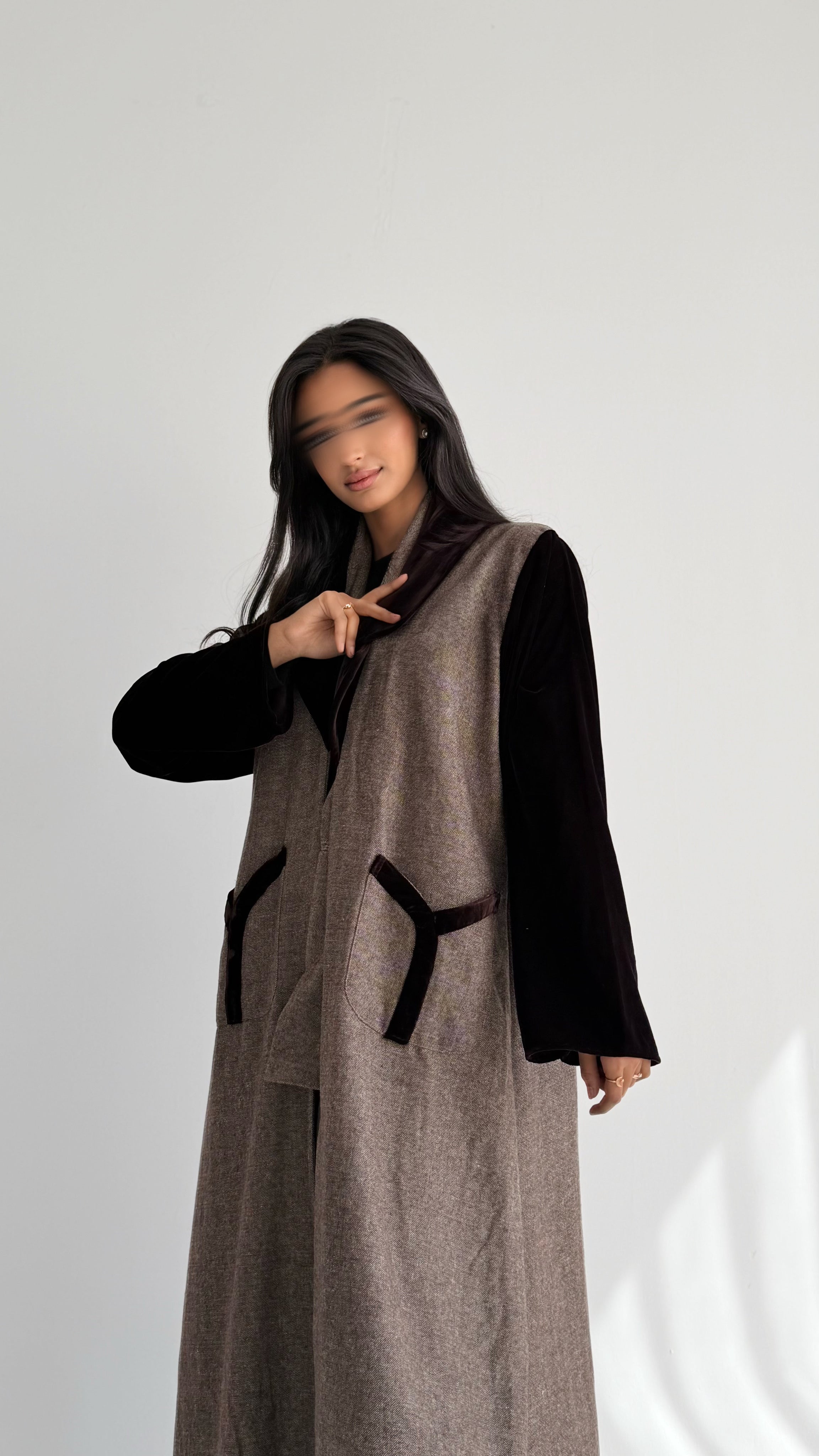 MWT818 - عباية مخمل بتدخيلة لنن|Velvet Linen Blazer Abaya - Aya