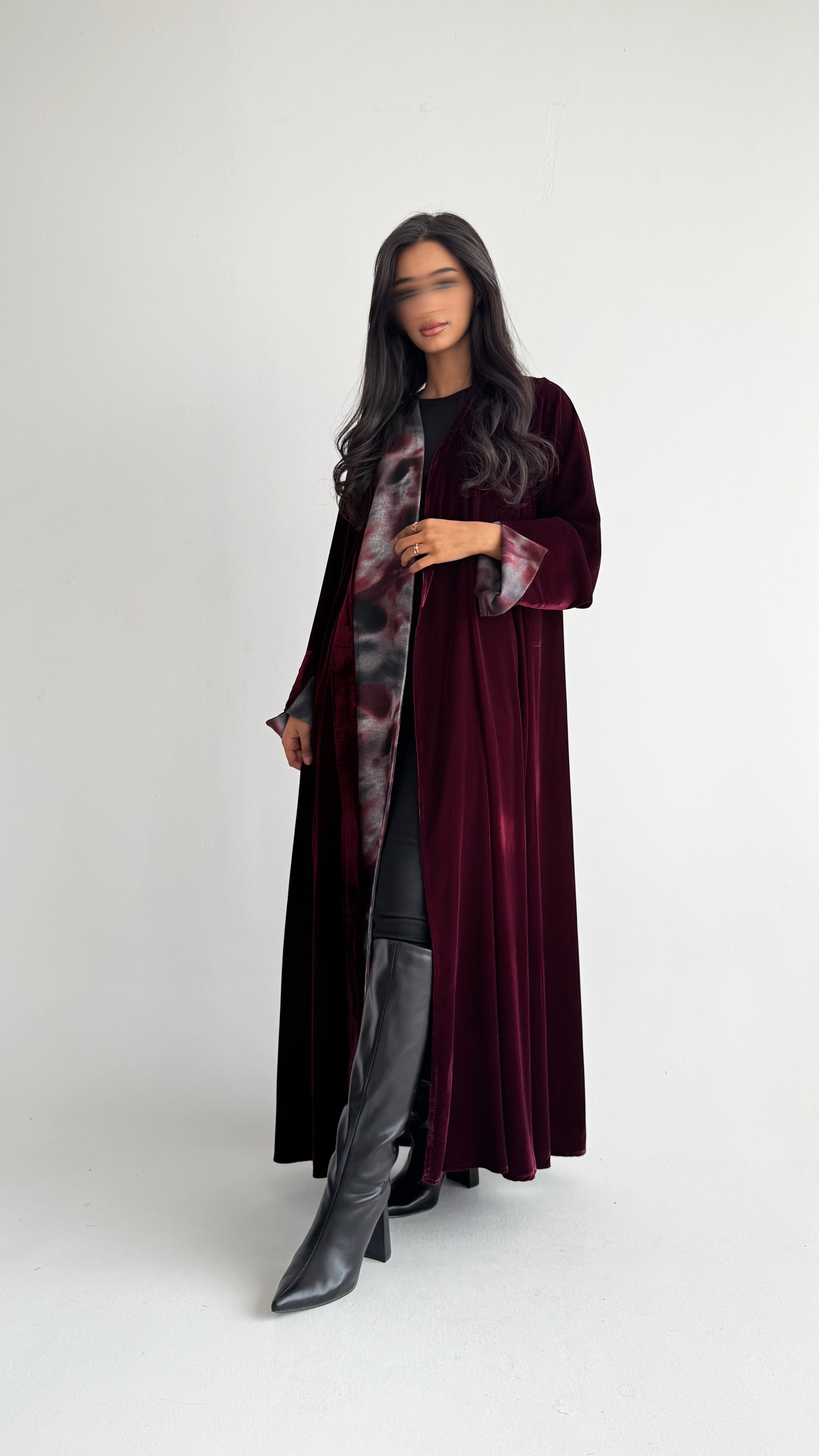 MW1846 - عباية مخمل فاخرة بتصميم قطعتين من الصوف الطباعة تمنحك اطلالة راقية وعصرية - Aya