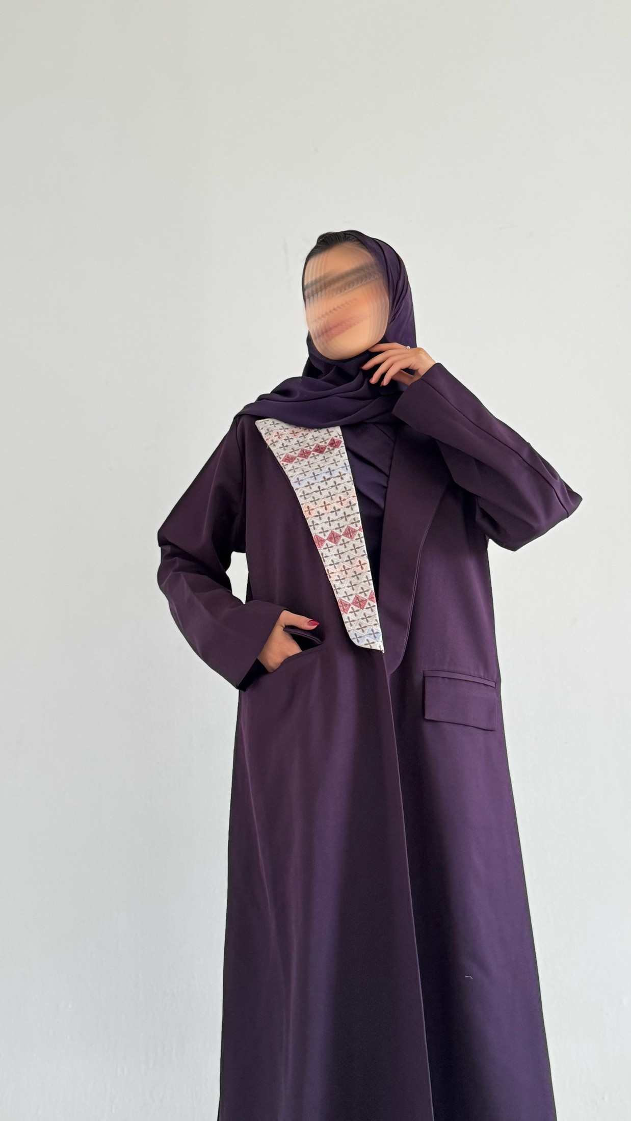 MW1706 - عباية بليزر بتطريز على الياقة - Aya