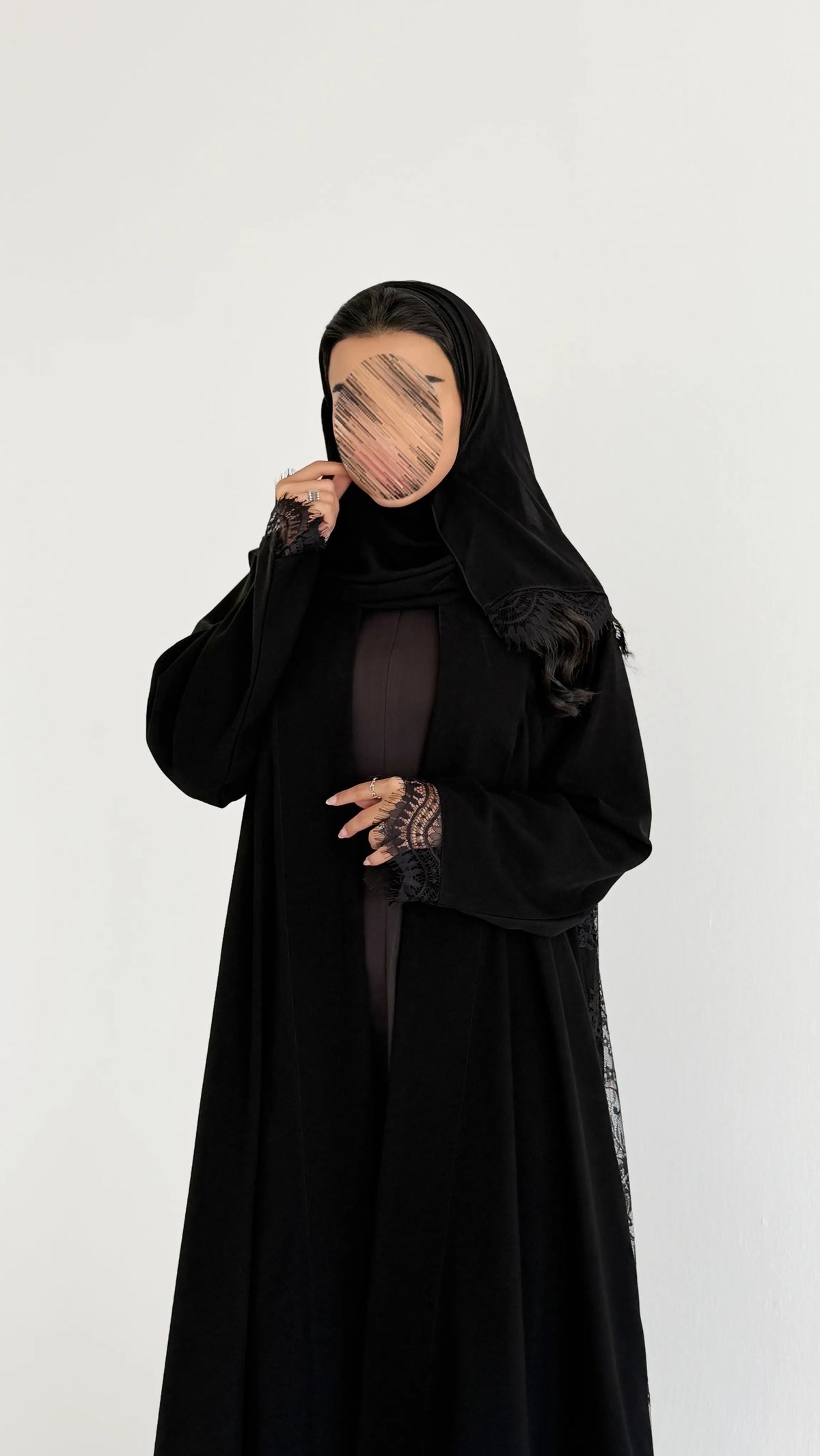 MW463 - عباية مناسبات سوداء من الخلف دانتيل والاكمام