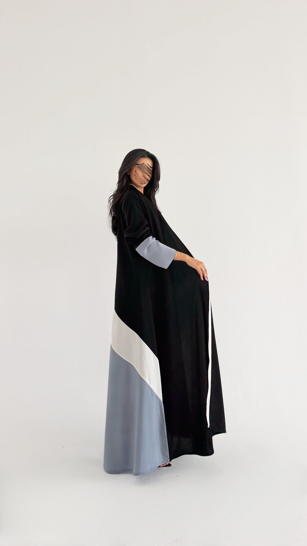 MWT1254 - عباية اسود بتدخيله سماوي - Aya