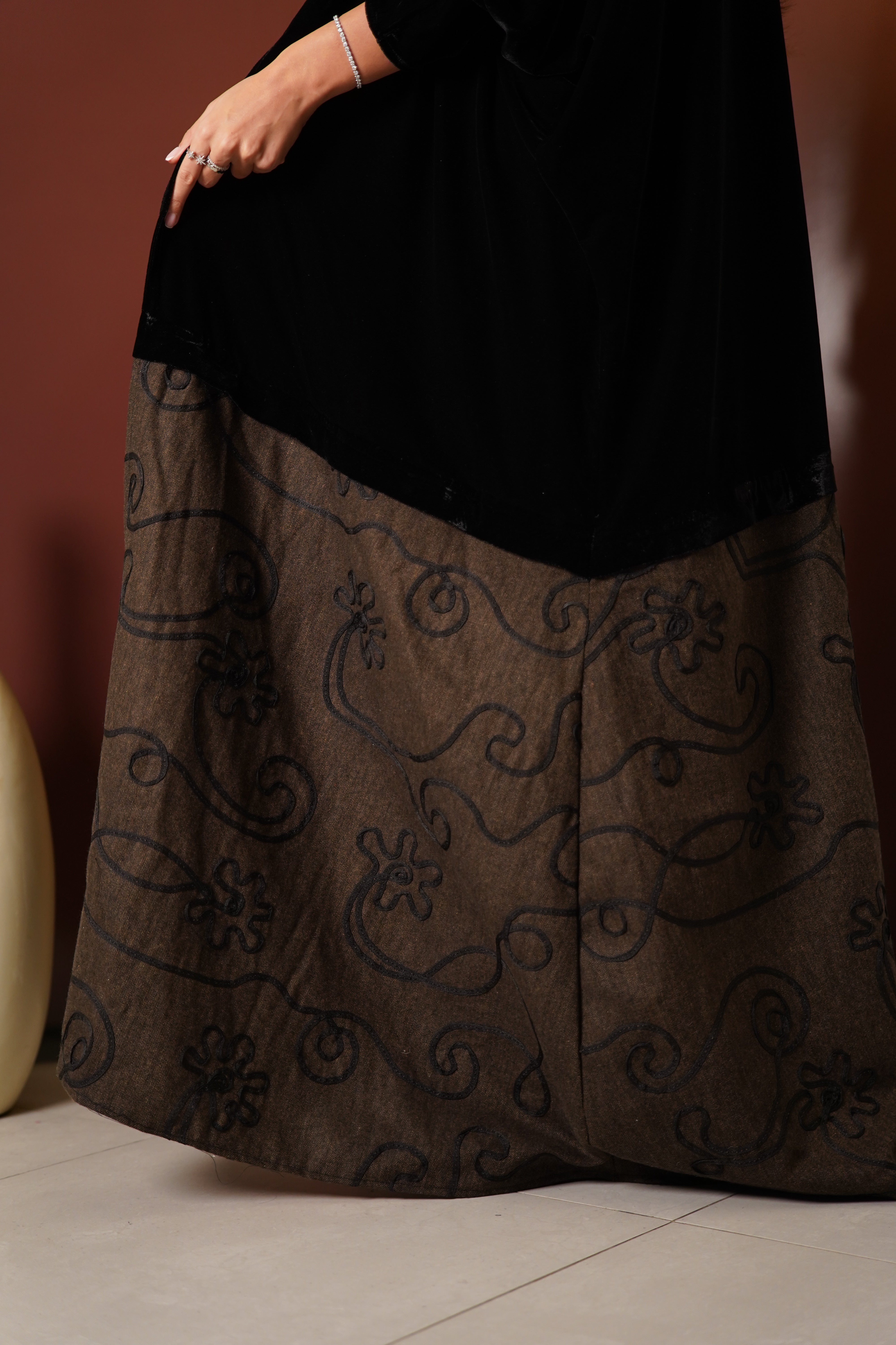 MW645 - Light Crepe Standing with Jacquard Half-Cloche