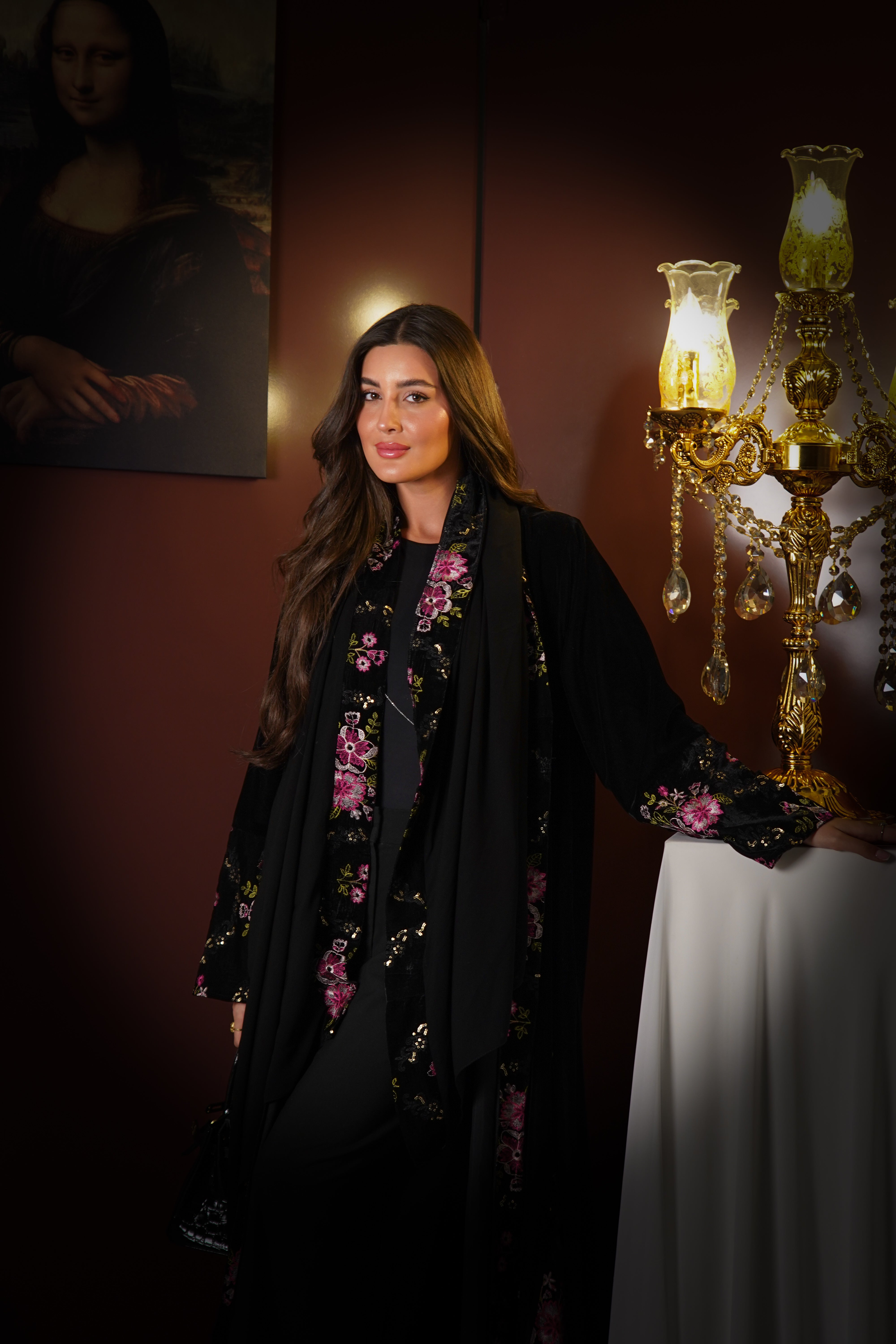 MWT817 - عباية مخمل بتدخيلة زهور