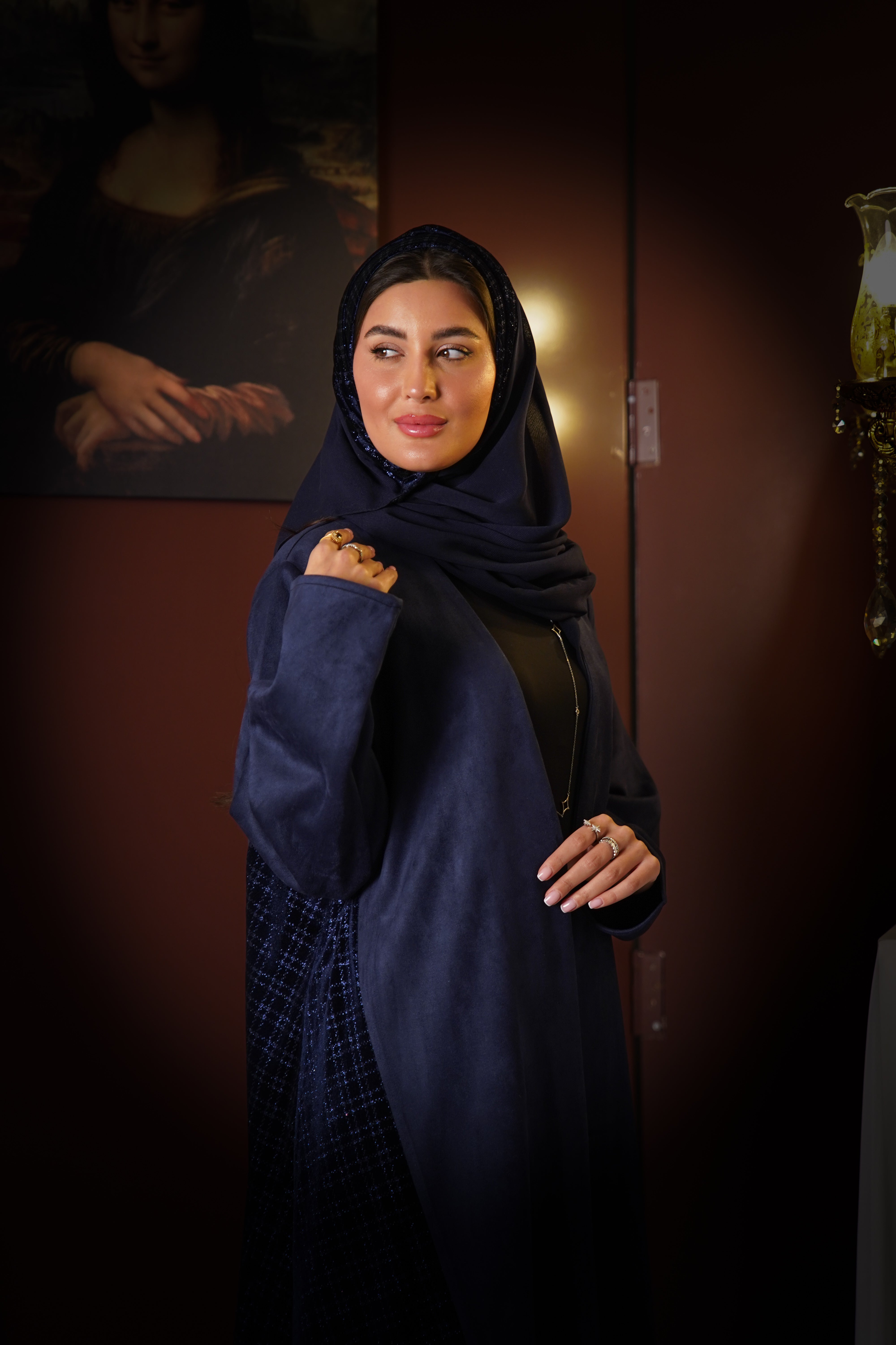 MW1853 - عباية شامواة بتدخيلة شامواه مطرز من الاطراف