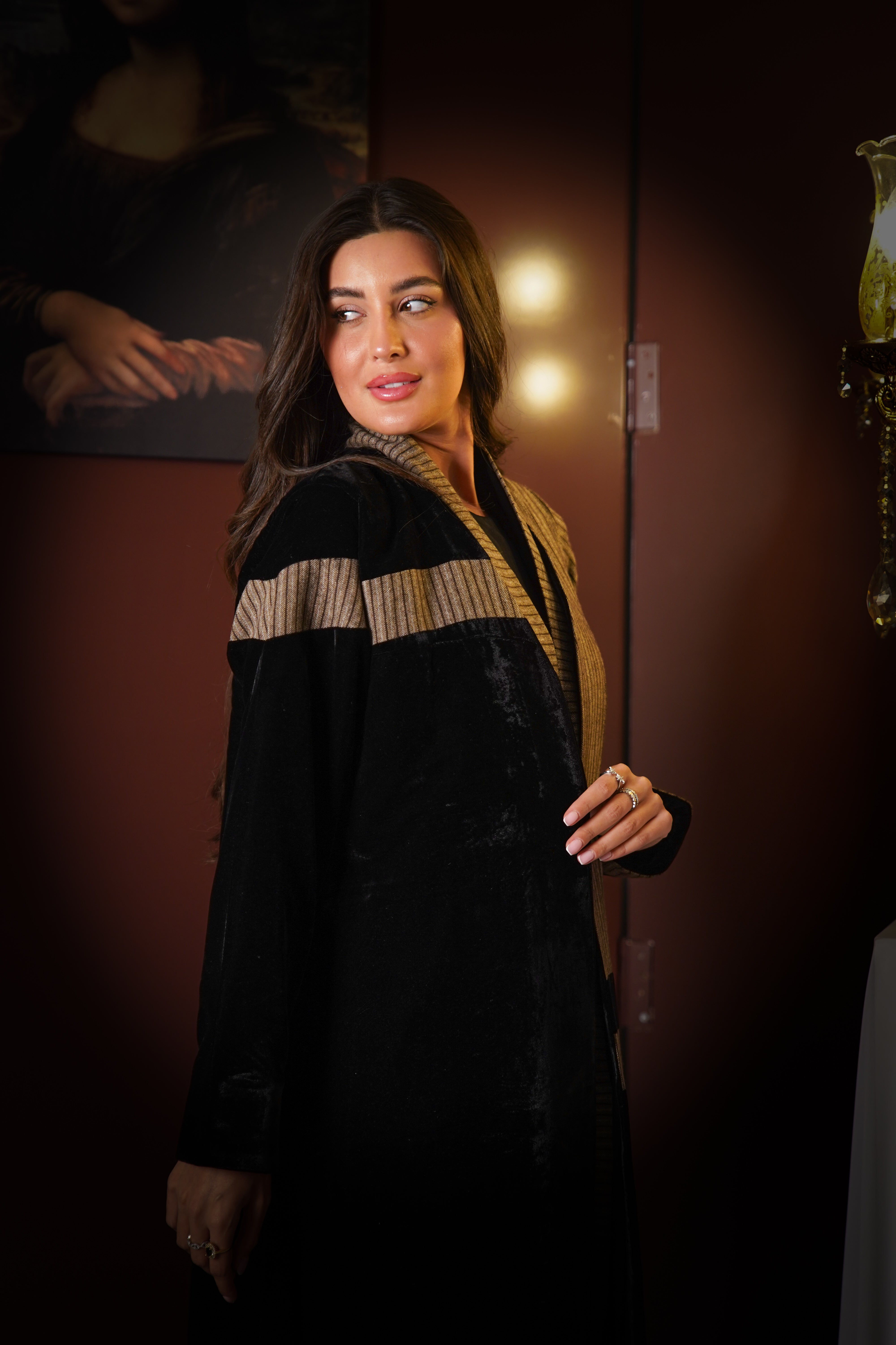 MW1862 - عباية بليزر مبطن باضافة لمسة راقية من الملقم ليعطي انطباع راقي