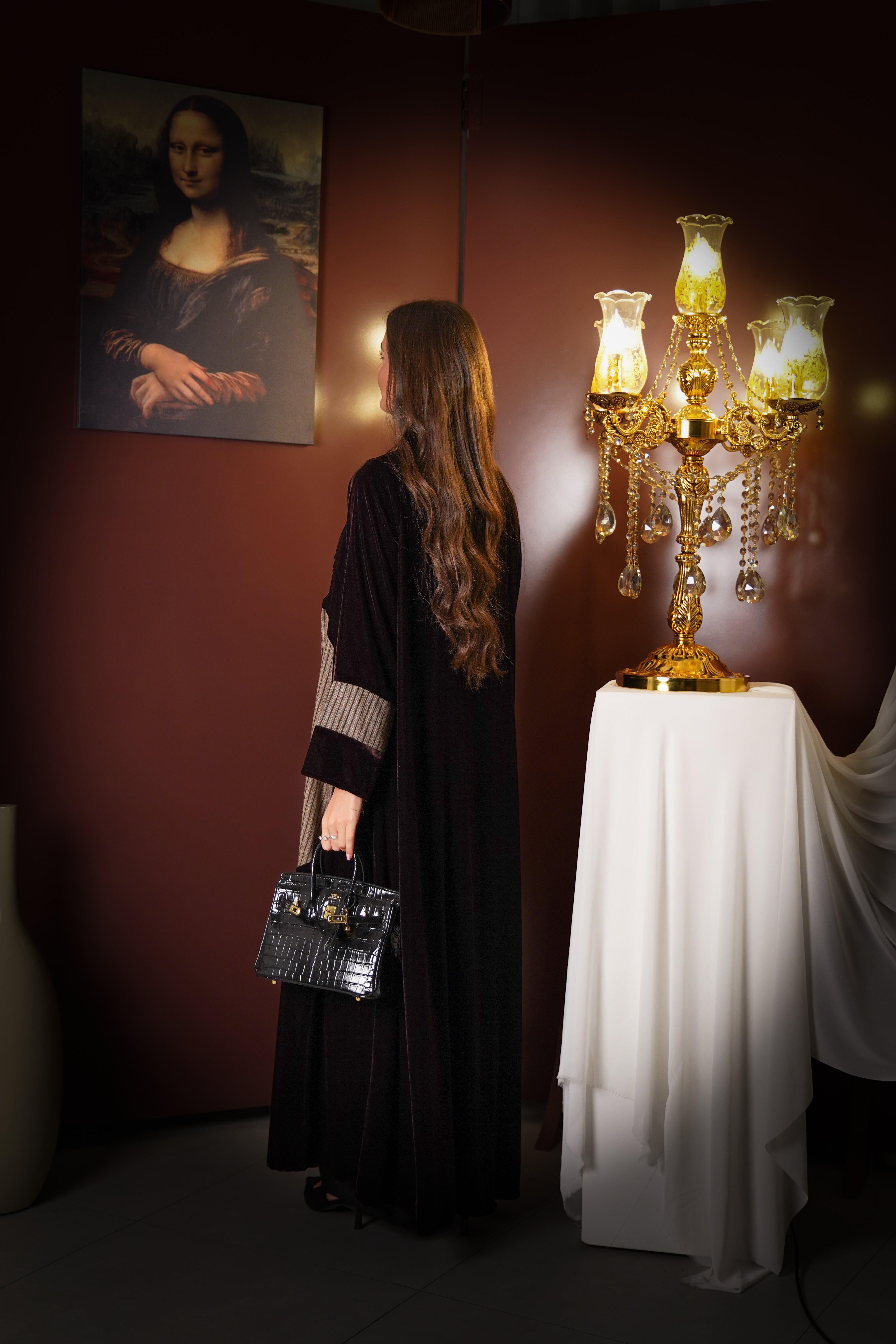 MWT827 - عباية مخمل مع تدخيلة مقلم