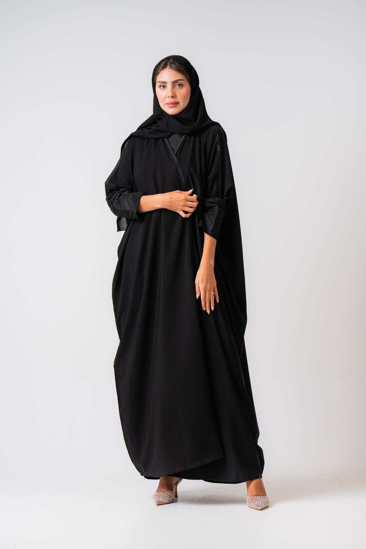 MWT4339 - عباية كريب إندونيسي بشت بتطريز أسود - Aya