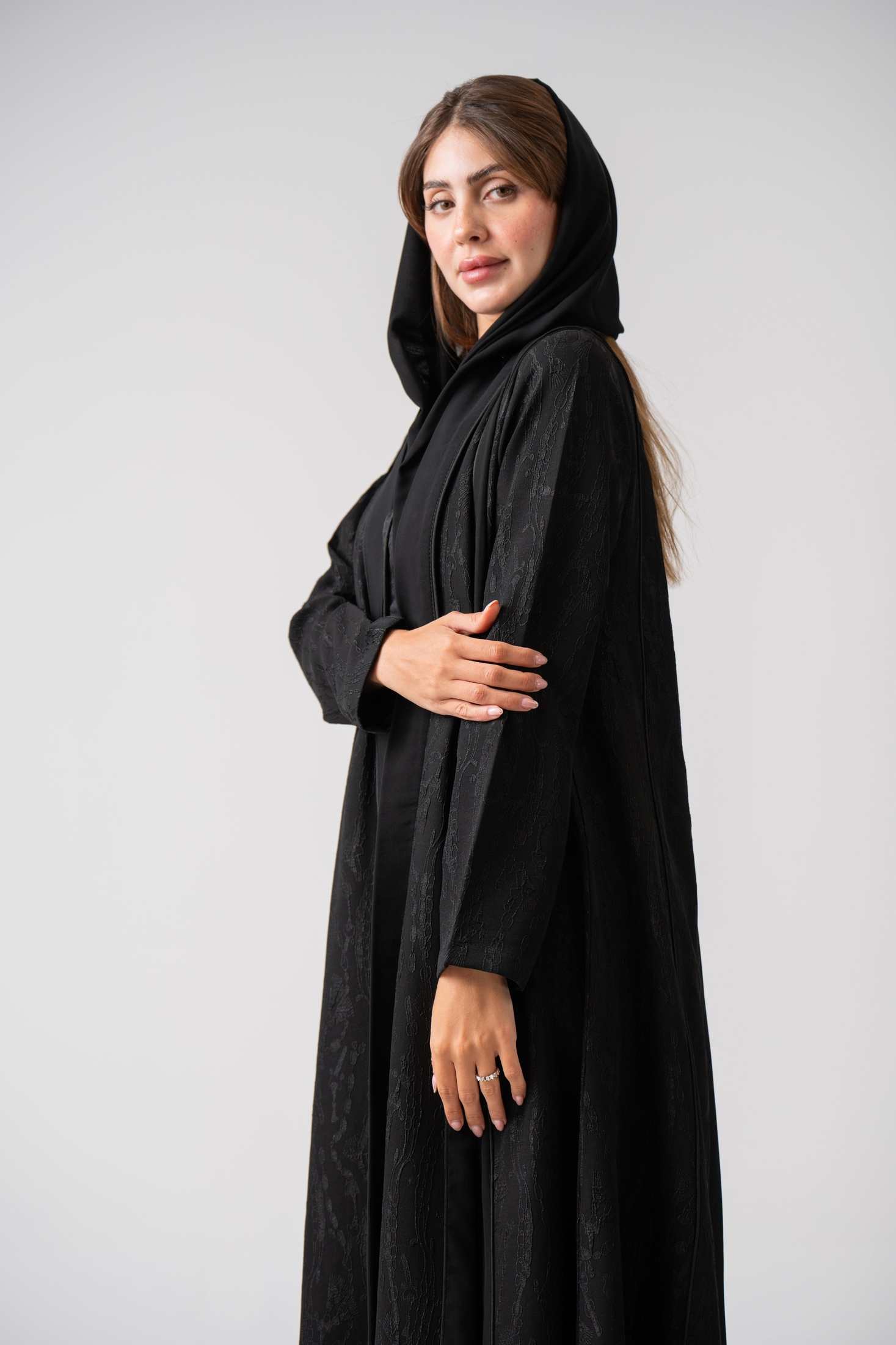 MWT4343 - عباية كريب ياباني بتدخيلة مشجرة - Aya