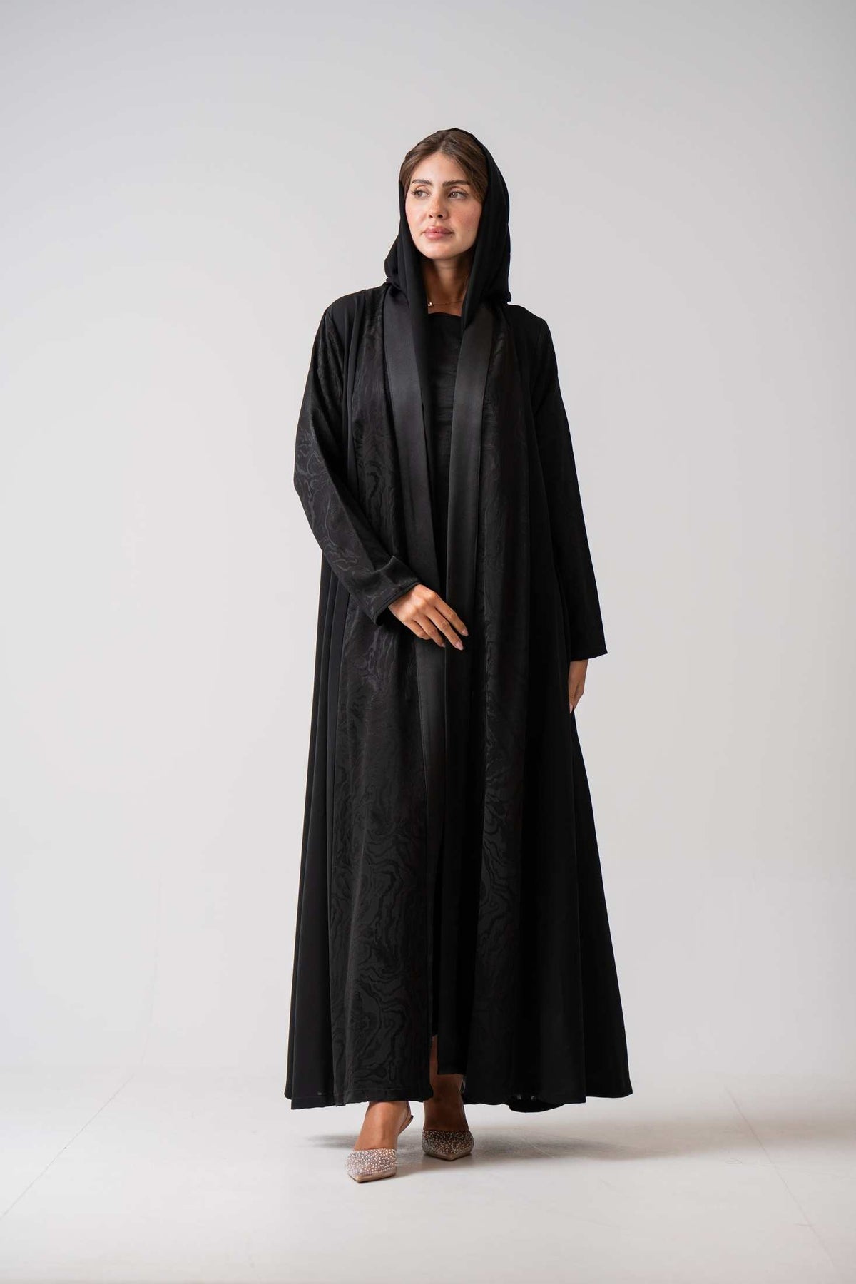 MWT4359 - عباية كريب ياباني بياقة ساتان - Aya