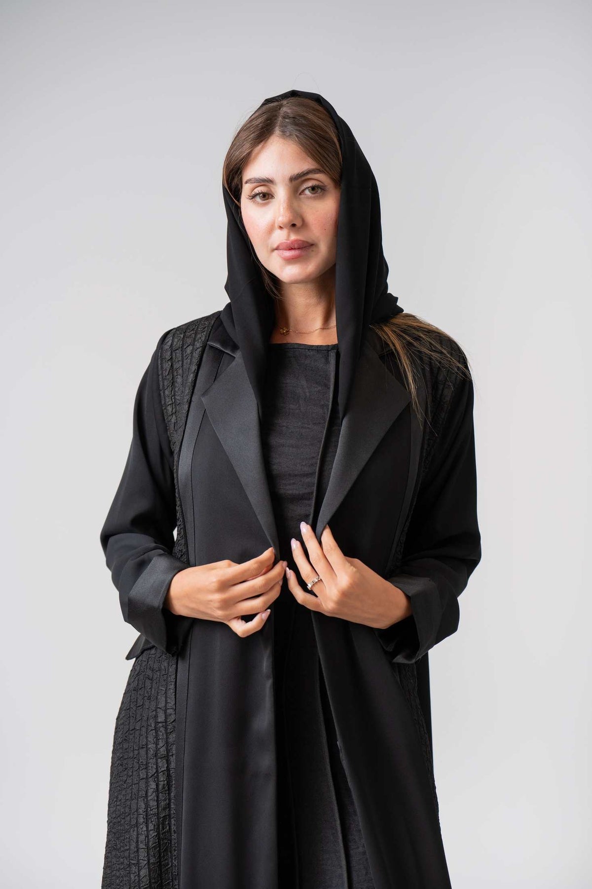 MWT4348 - عباية فوكرو مخطط بياقة ساتان - Aya