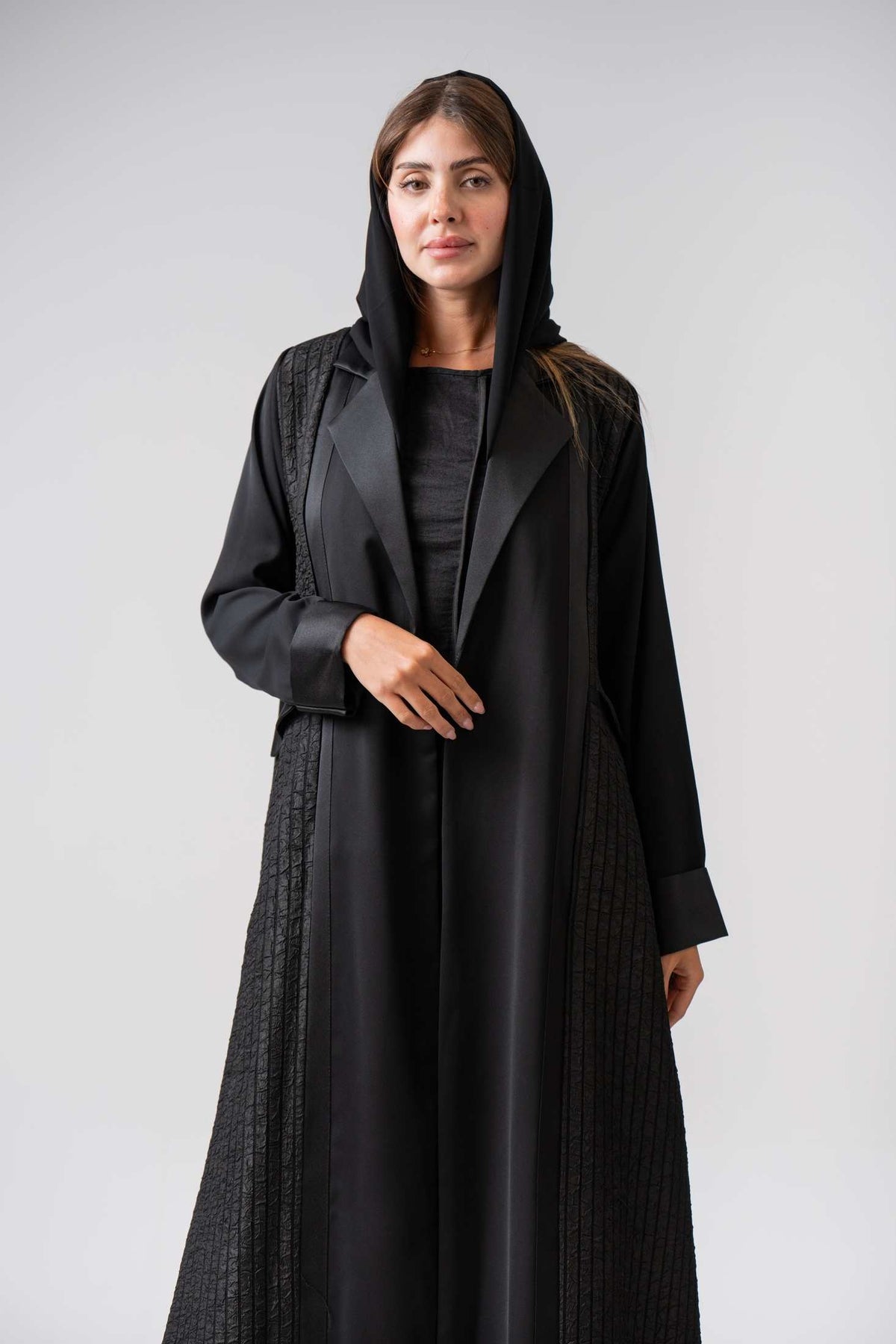 MWT4348 - عباية فوكرو مخطط بياقة ساتان - Aya
