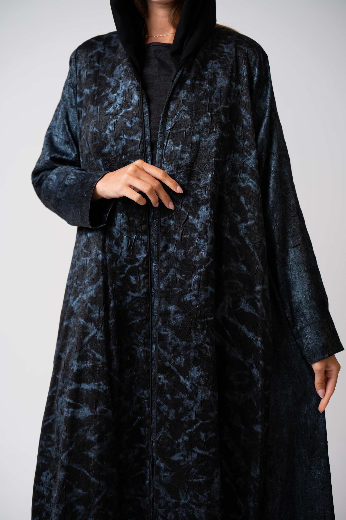 MWT4356 - عباية كريب فوكرو كلوش بتدخيلة كحلية - Aya