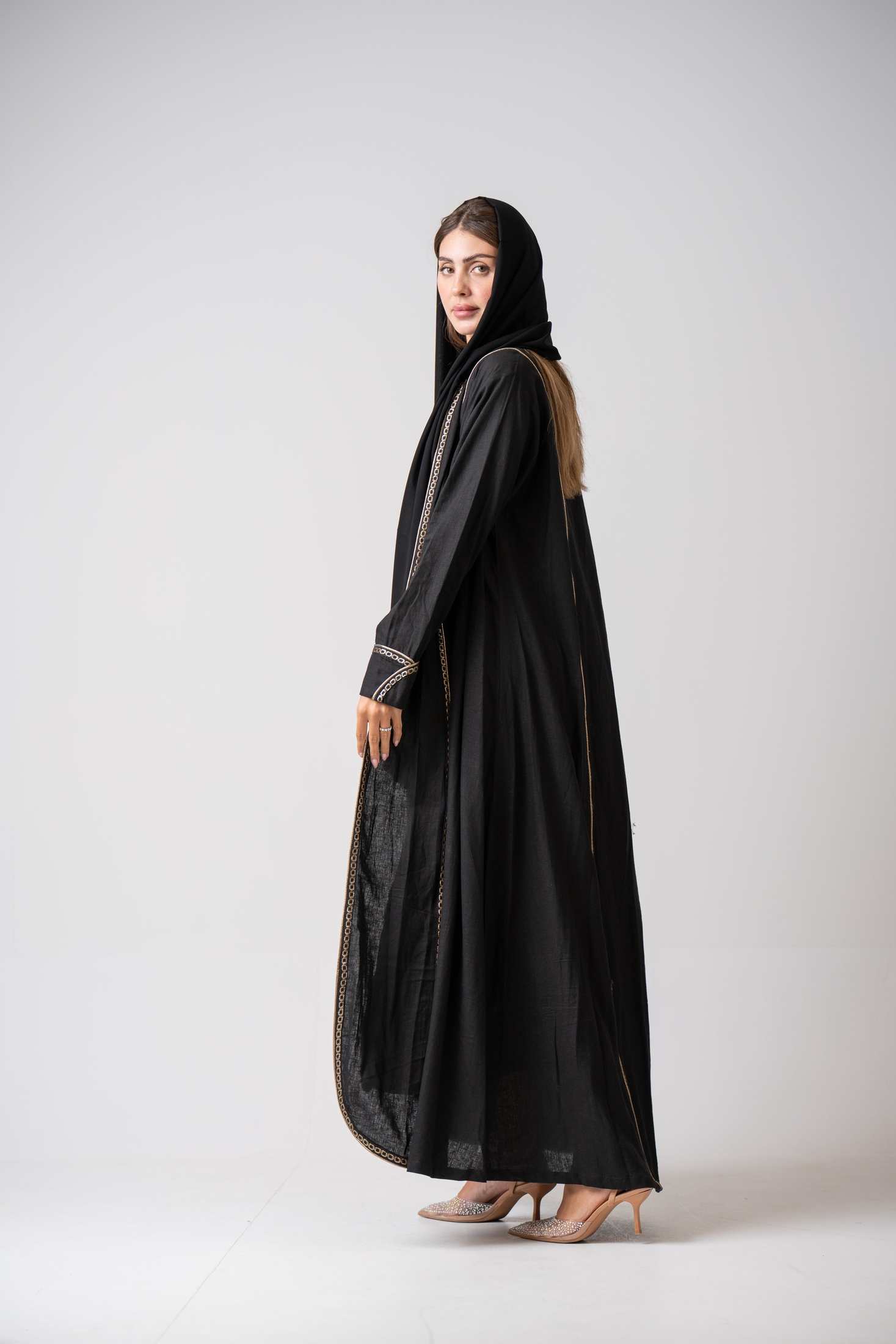 MWT4351 - عباية لينن بتطريز ذهبي - Aya