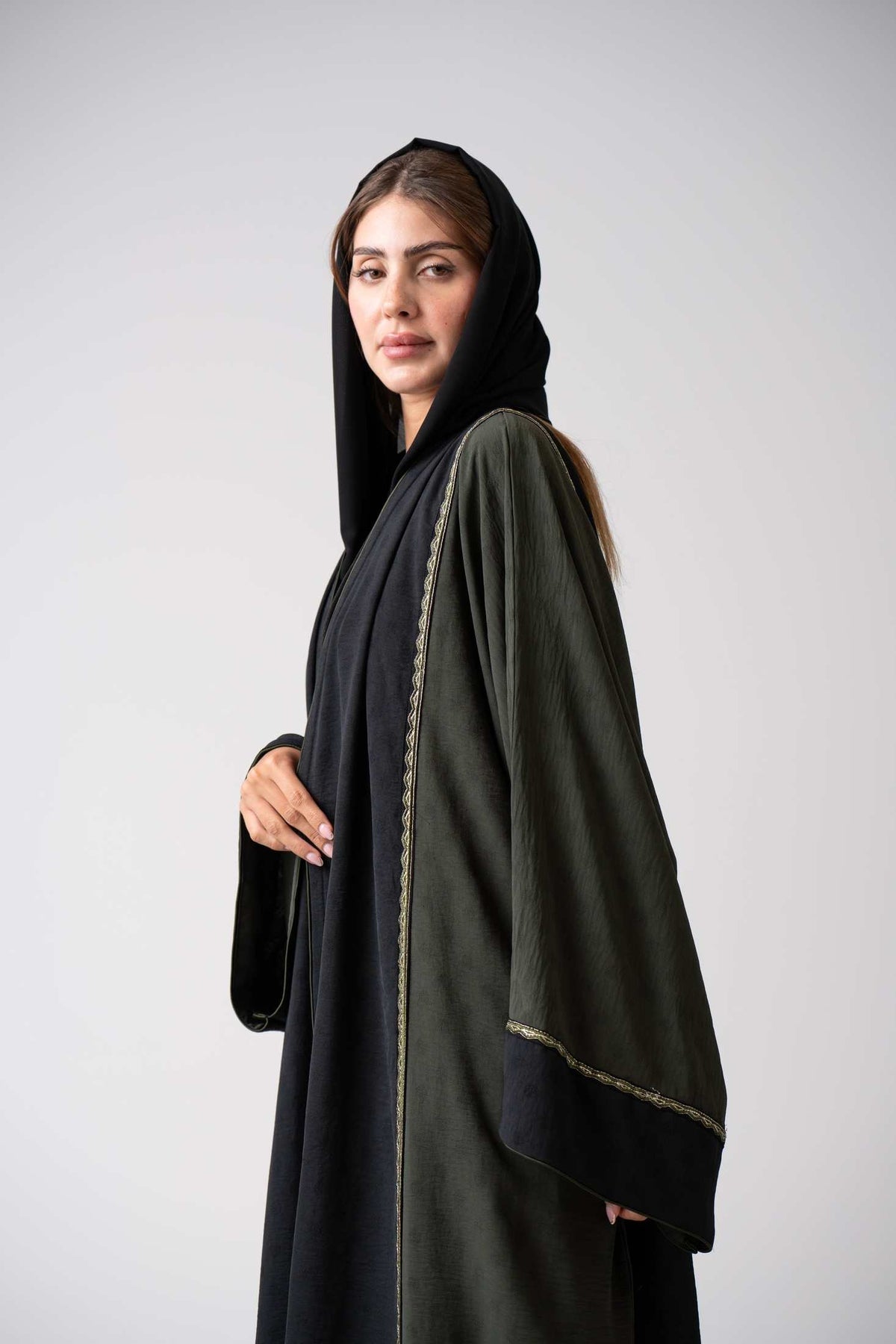 MWT4350 - عباية كريب ياباني بشت بتدخيلة زيتية - Aya