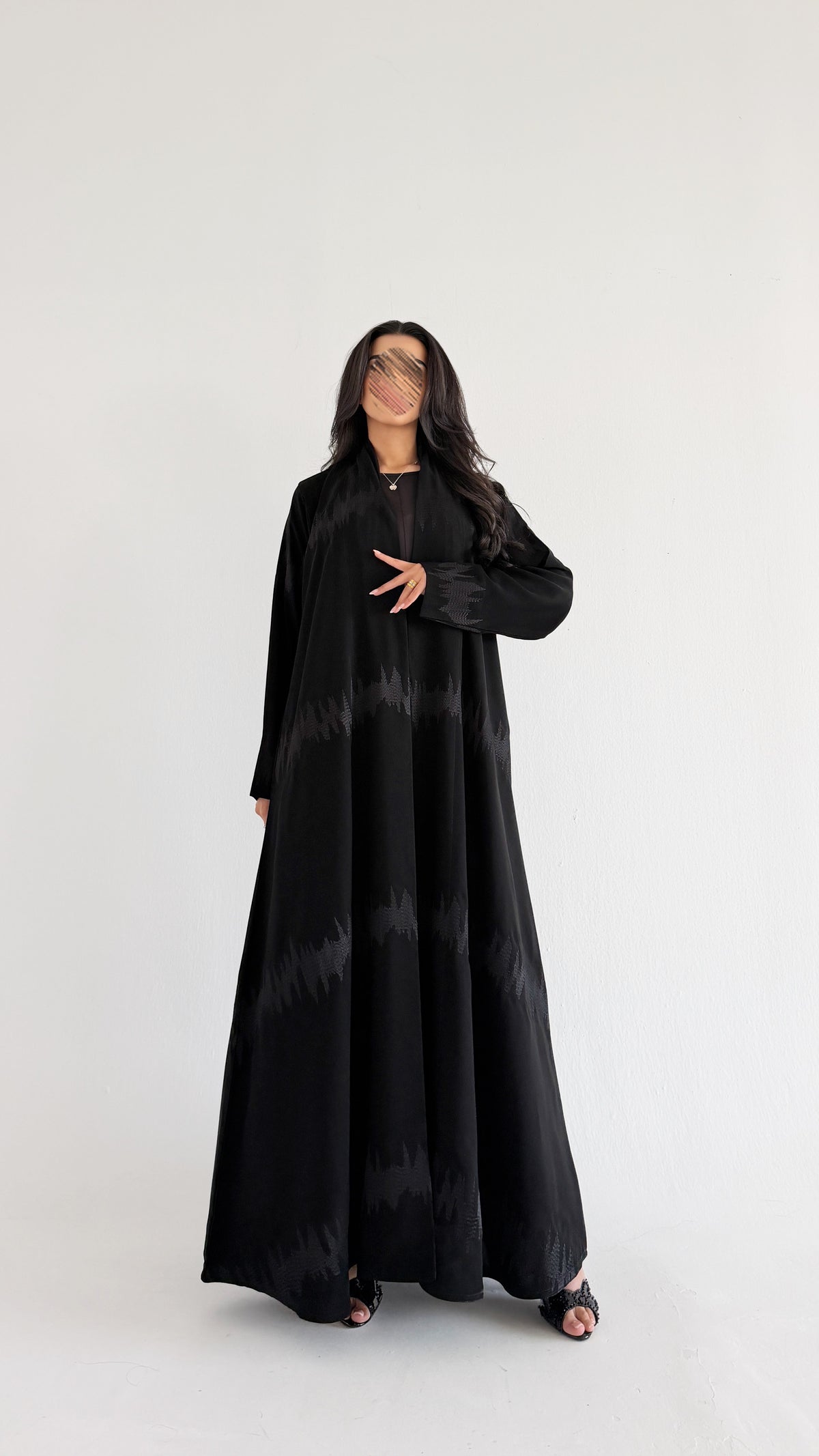 MW461 - عباية سوداء مطرزة اسود - Aya