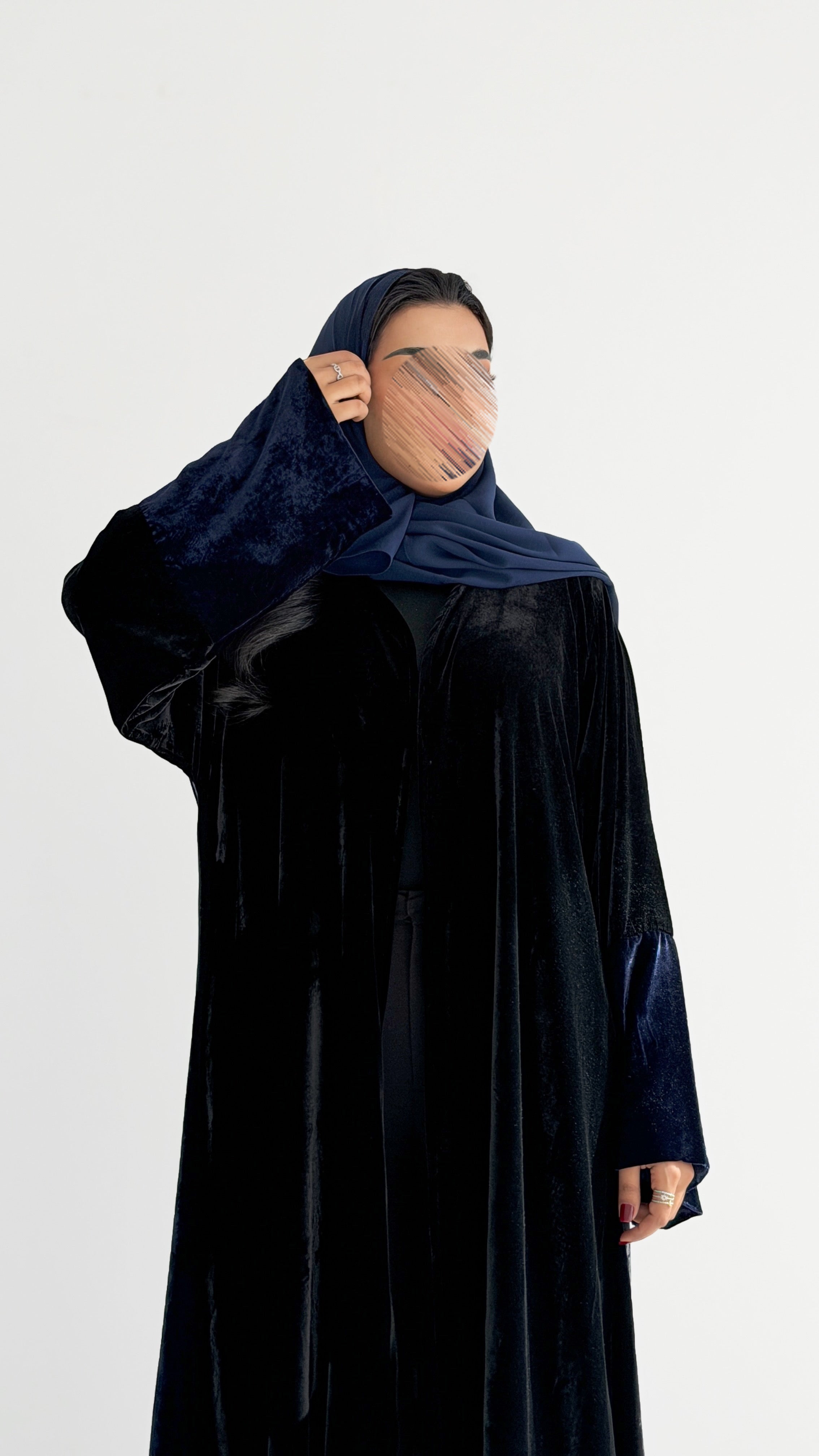 MWT765 - عباية مخمل كحلي مع أسود - Aya