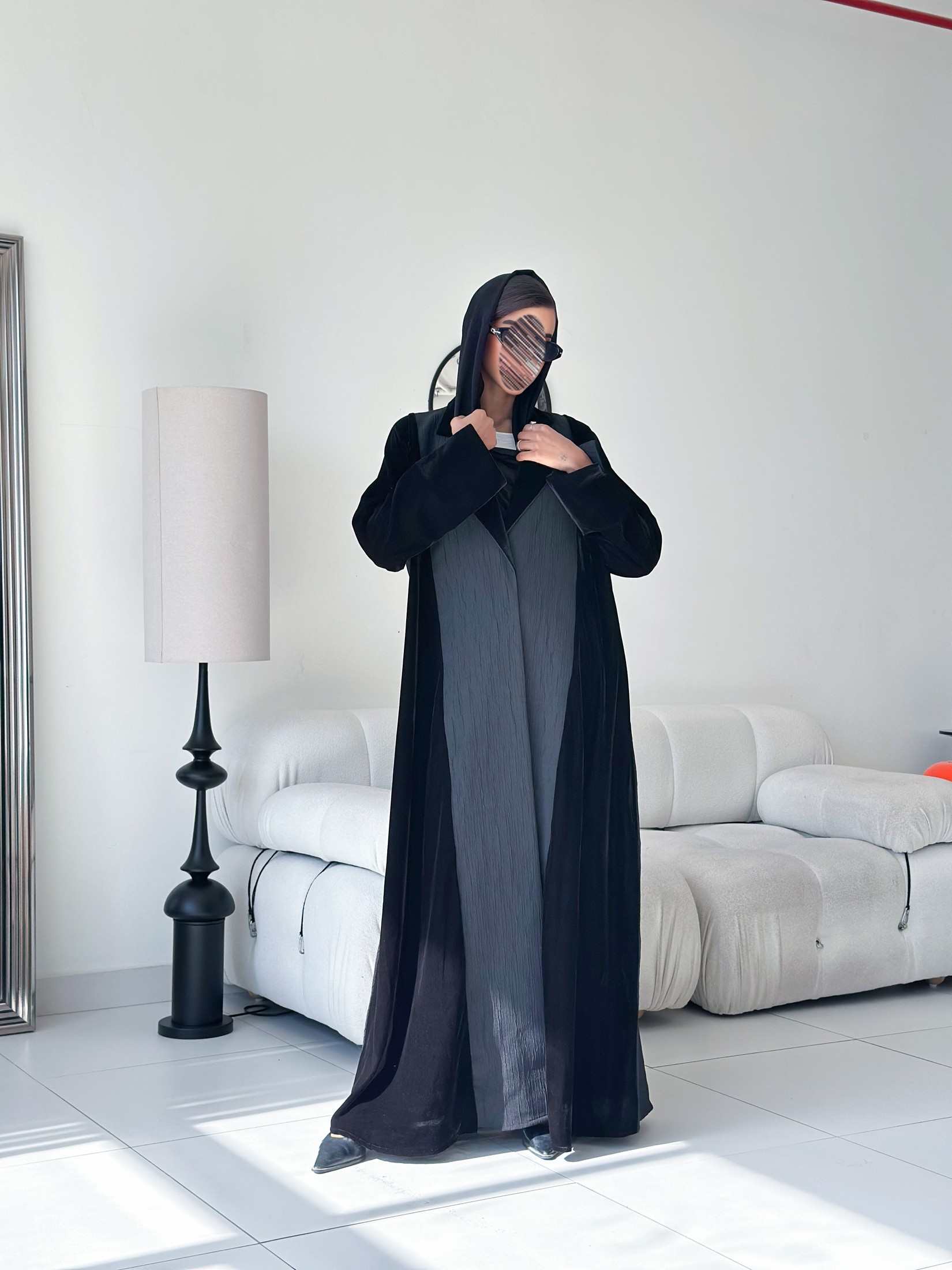 MWT557 - عباية مخمل مع تفتة - Aya