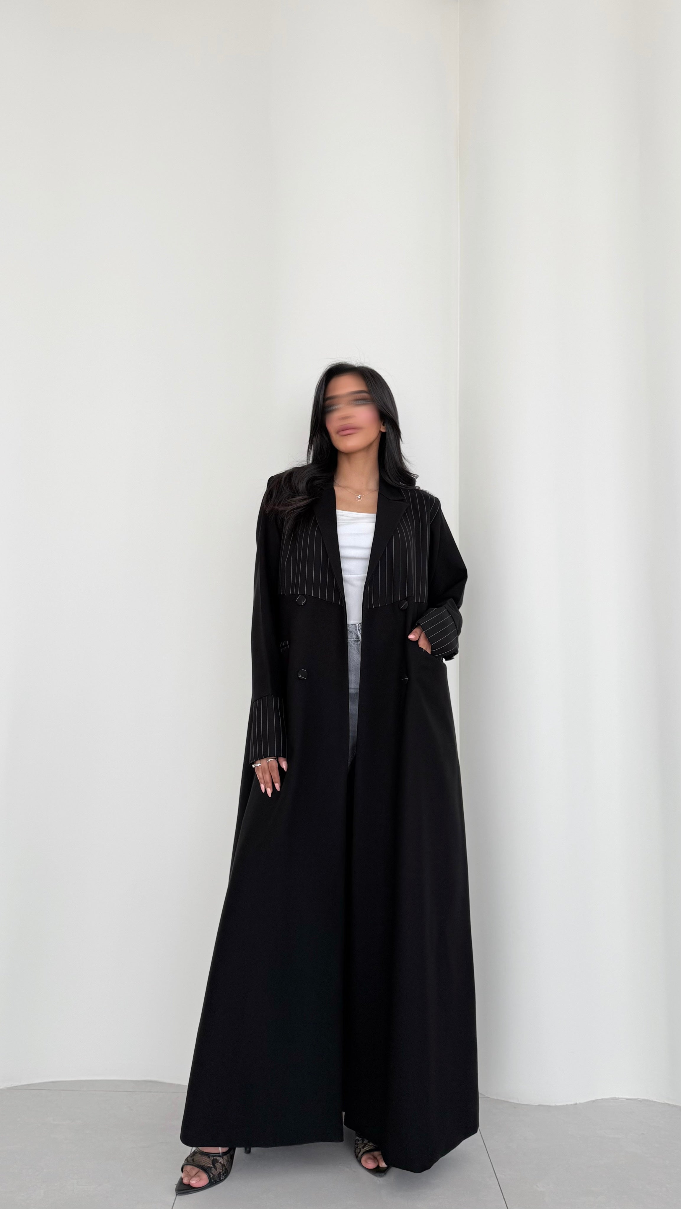 MWT511 - عباية بليزر أسود مقلم - Aya