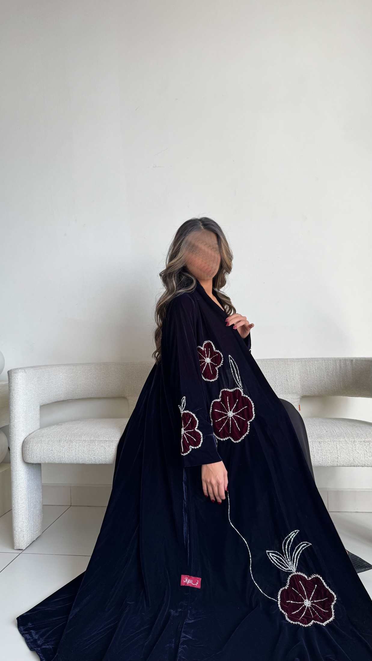 MWT543 - عباية مخمل مع تطريز وشك - Aya