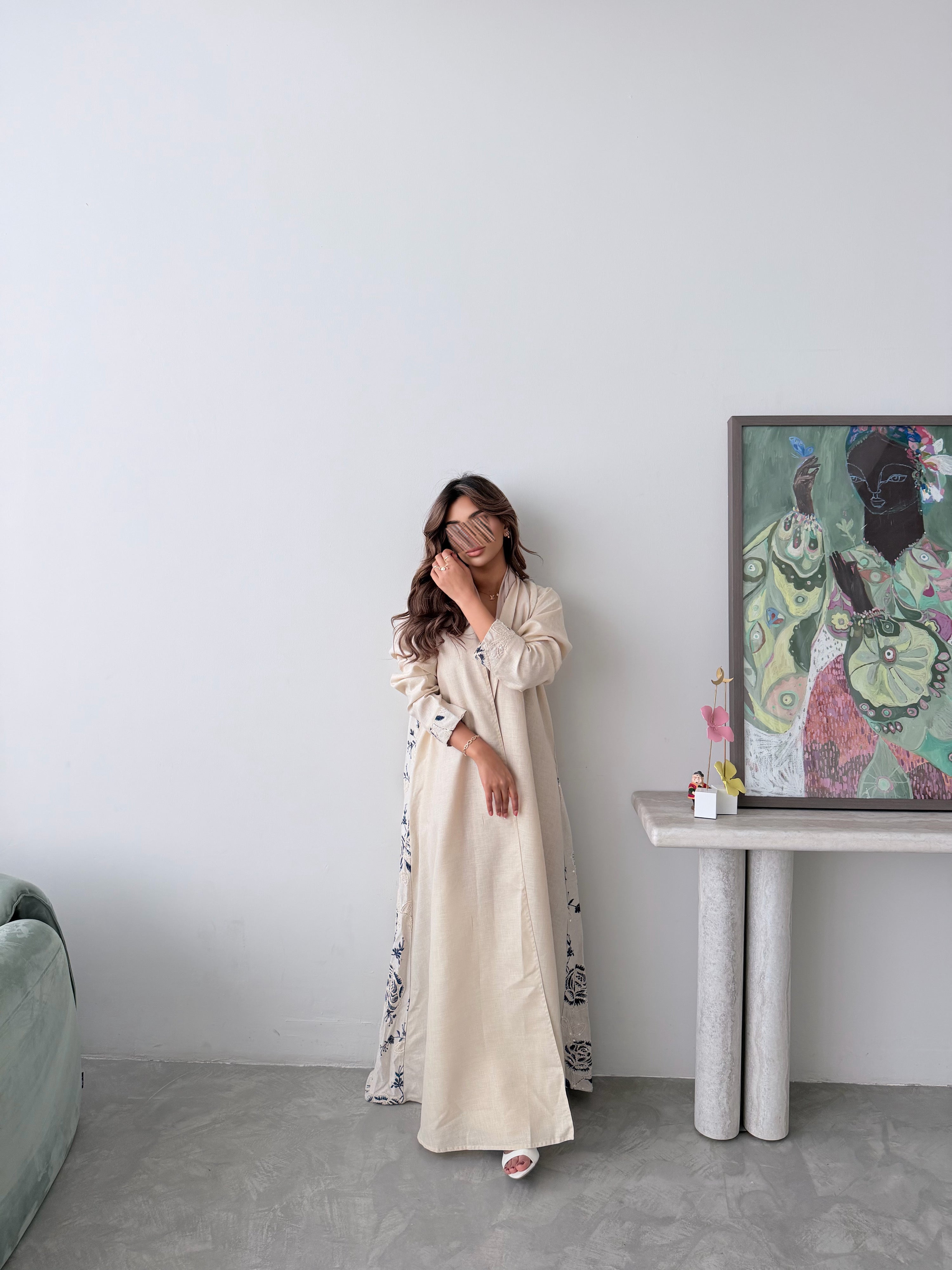 MWT781 - عباية لنن مع خلف لنن مطرز - Aya