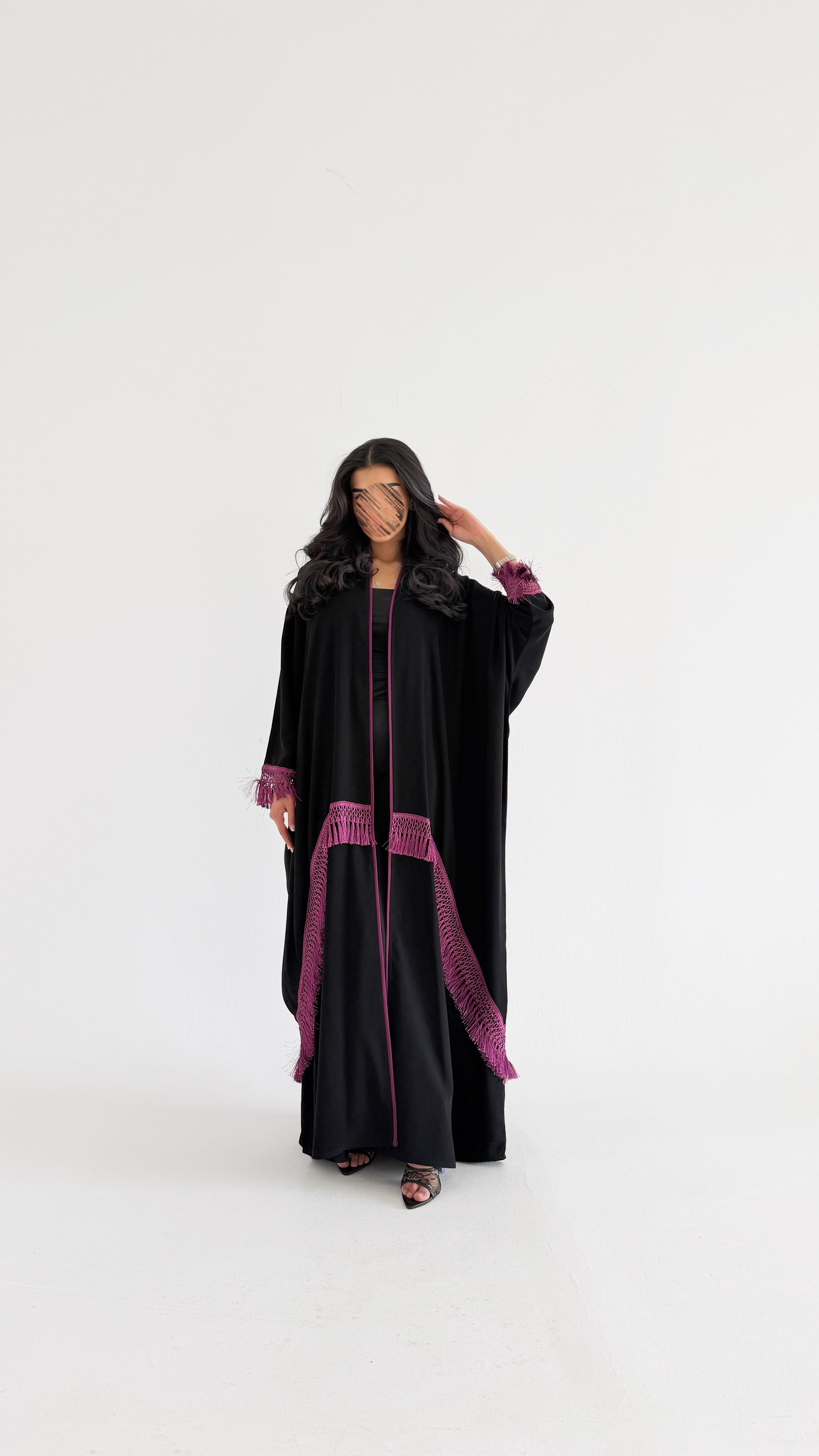 MWT2011 -عباية كريب اسود مع تدخيله دانتيل - Aya