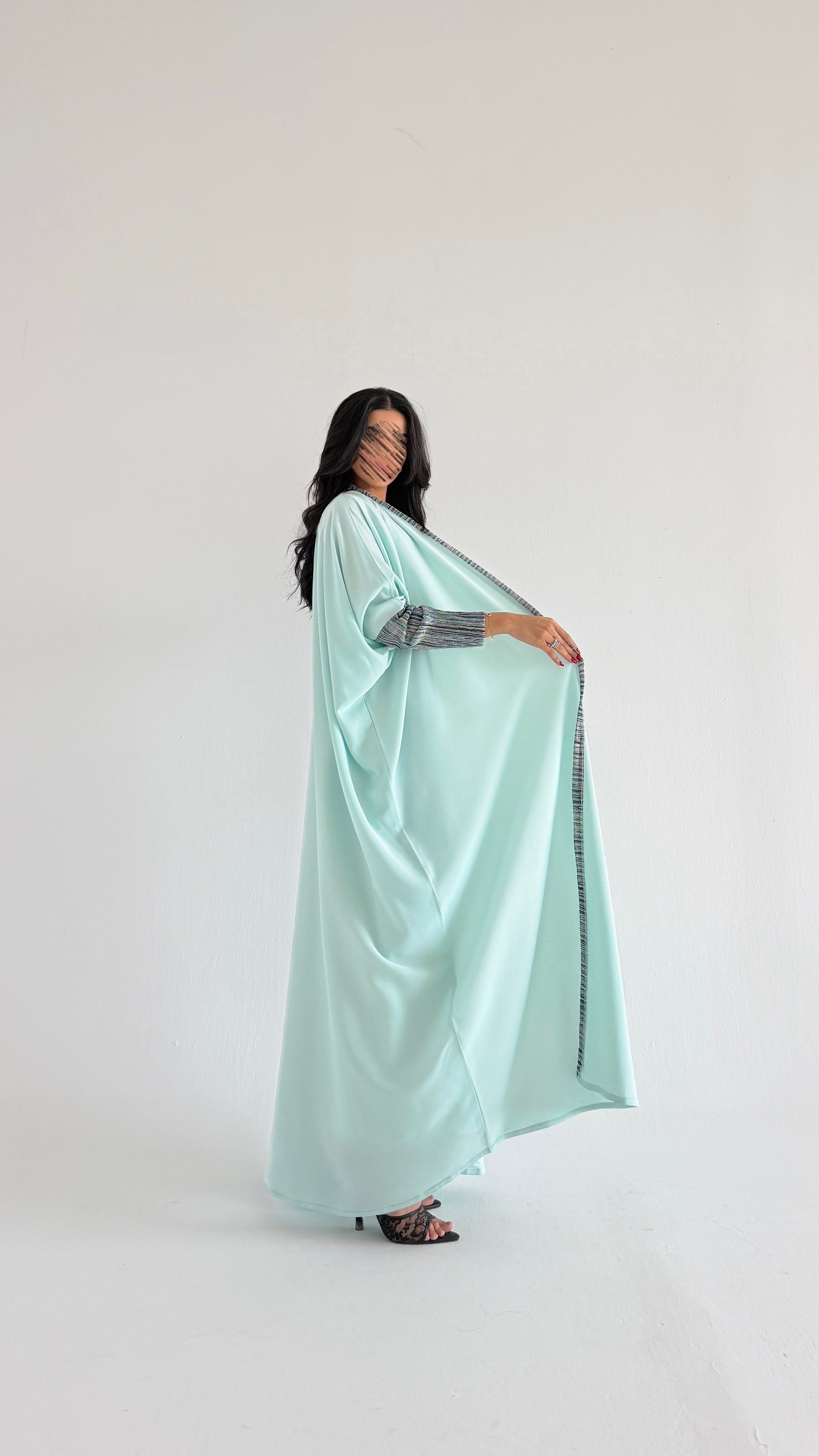 MWT2119 - عباية كريب بأكمام استرتش ملونه - Aya