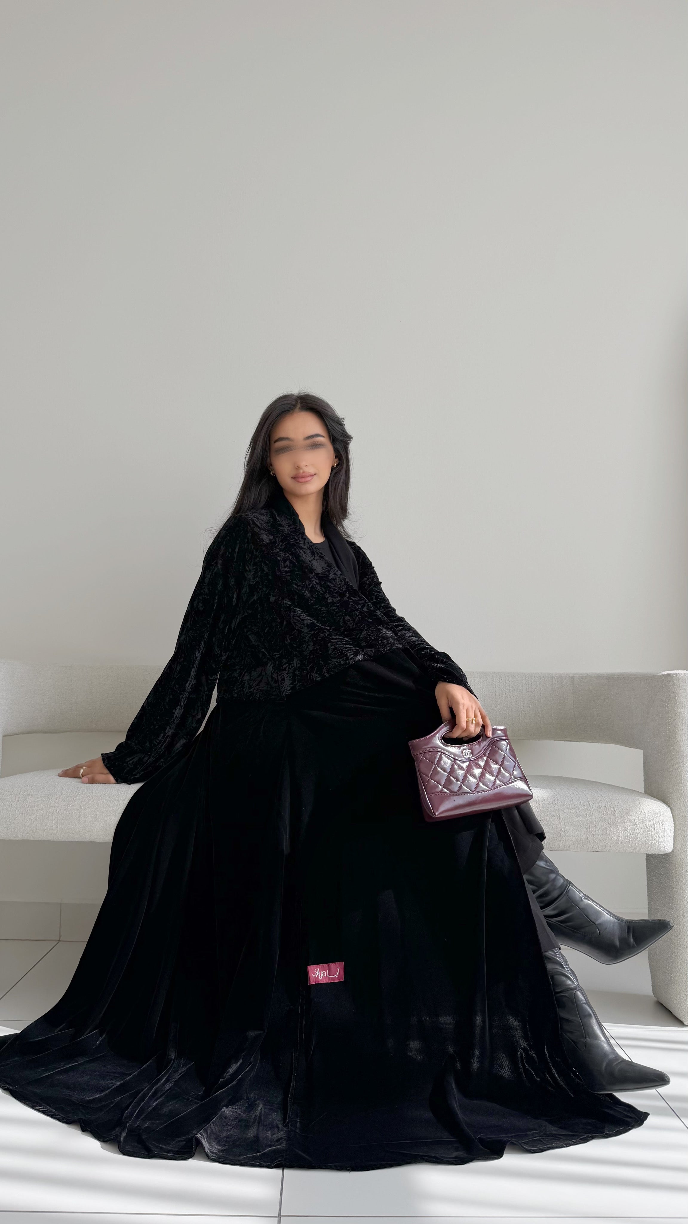 MW1833 - عباية مخمل بخامتين المشجر والمخمل القطيفي