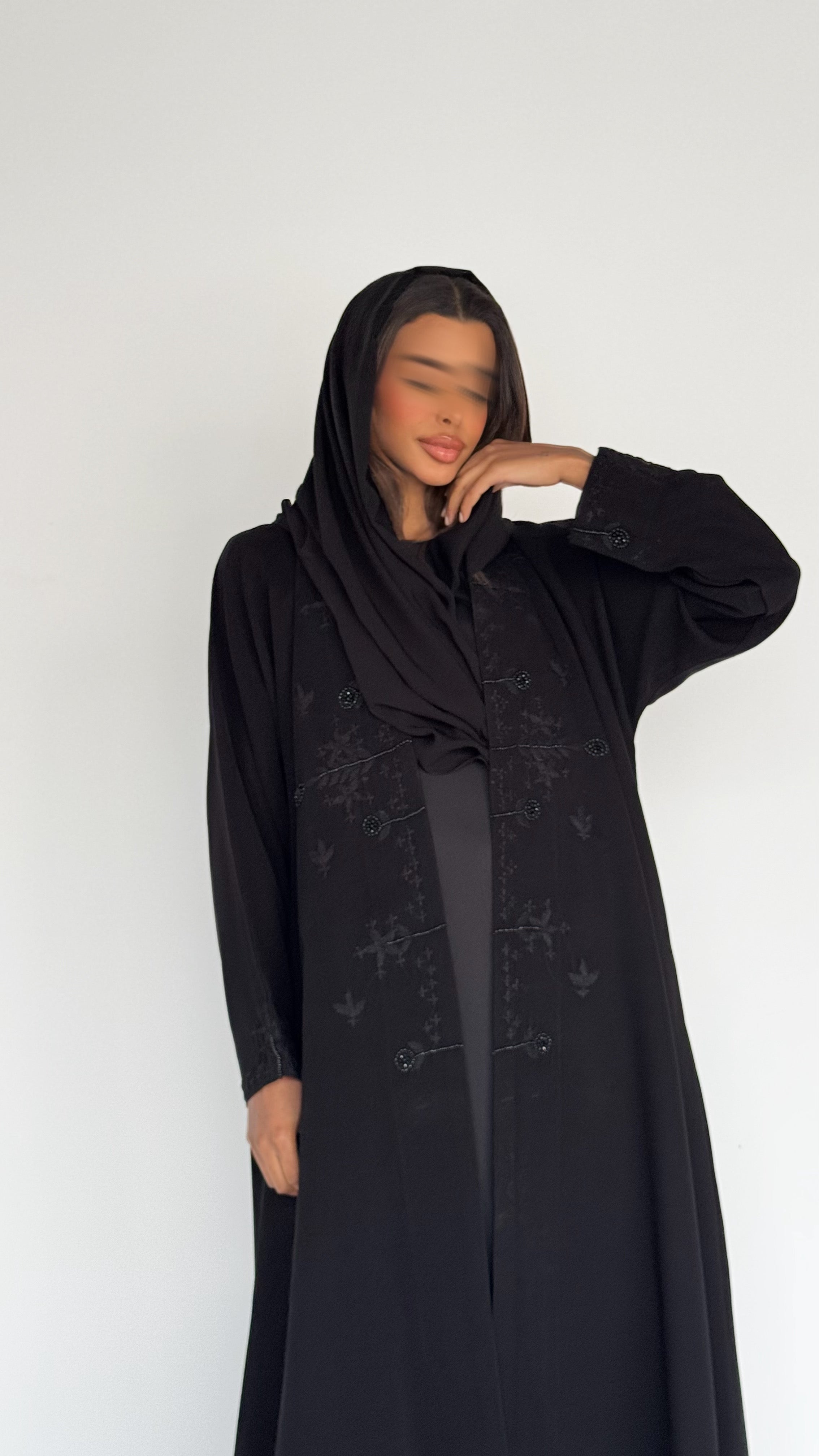 MWT336 - عباية كريب اسود تطريز وشك - Aya