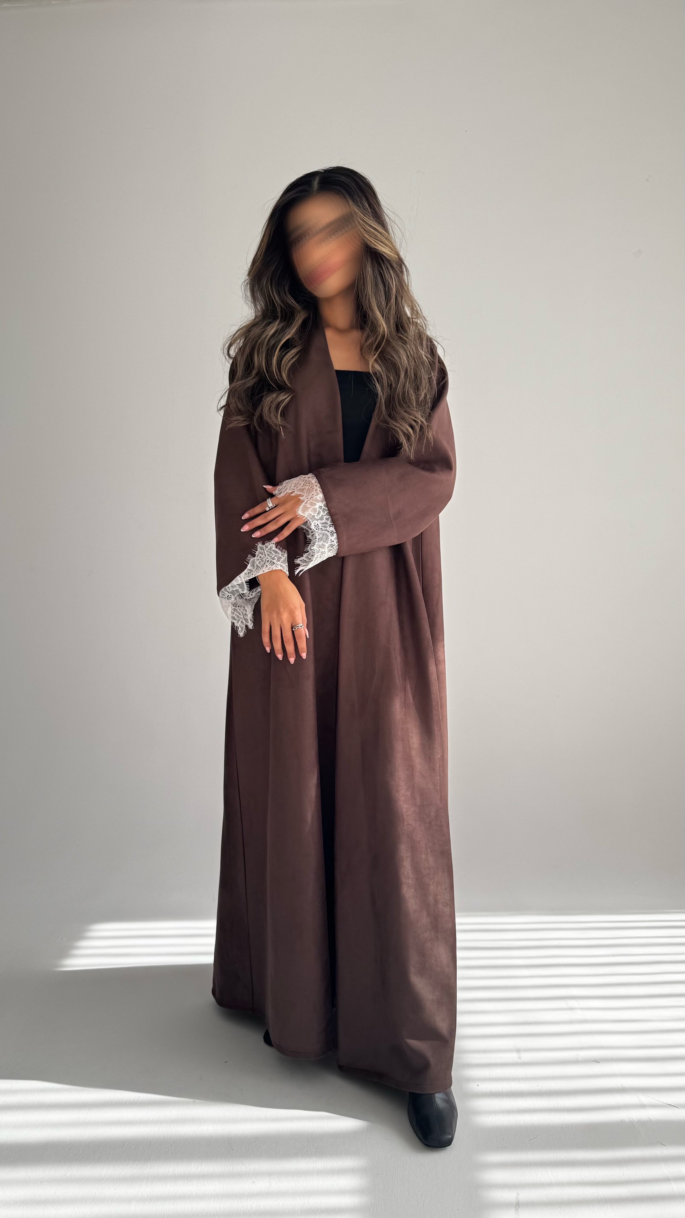 MWT800 - عباية شامواه بني مع دانتيل ابيض - Aya