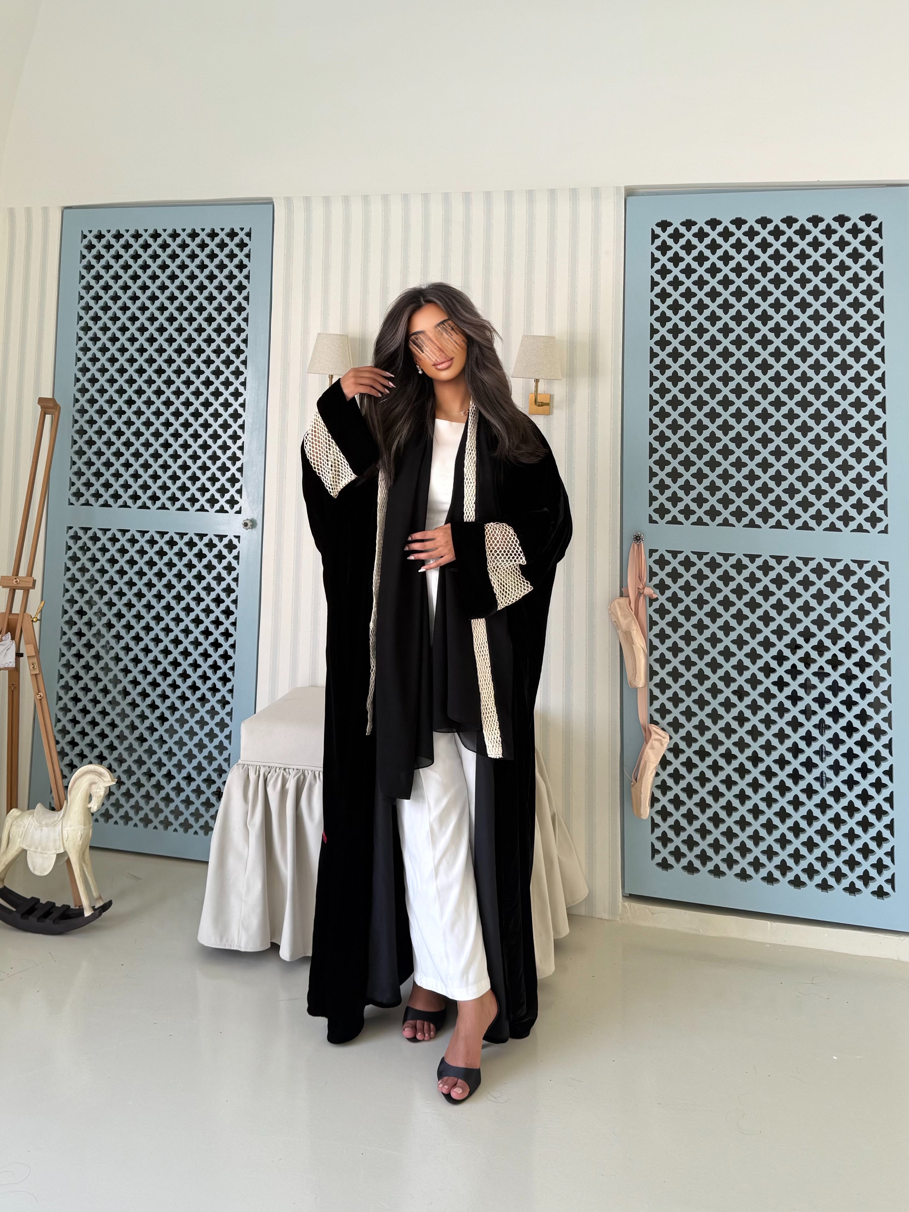 MW645 - Light Crepe Standing with Jacquard Half-Cloche