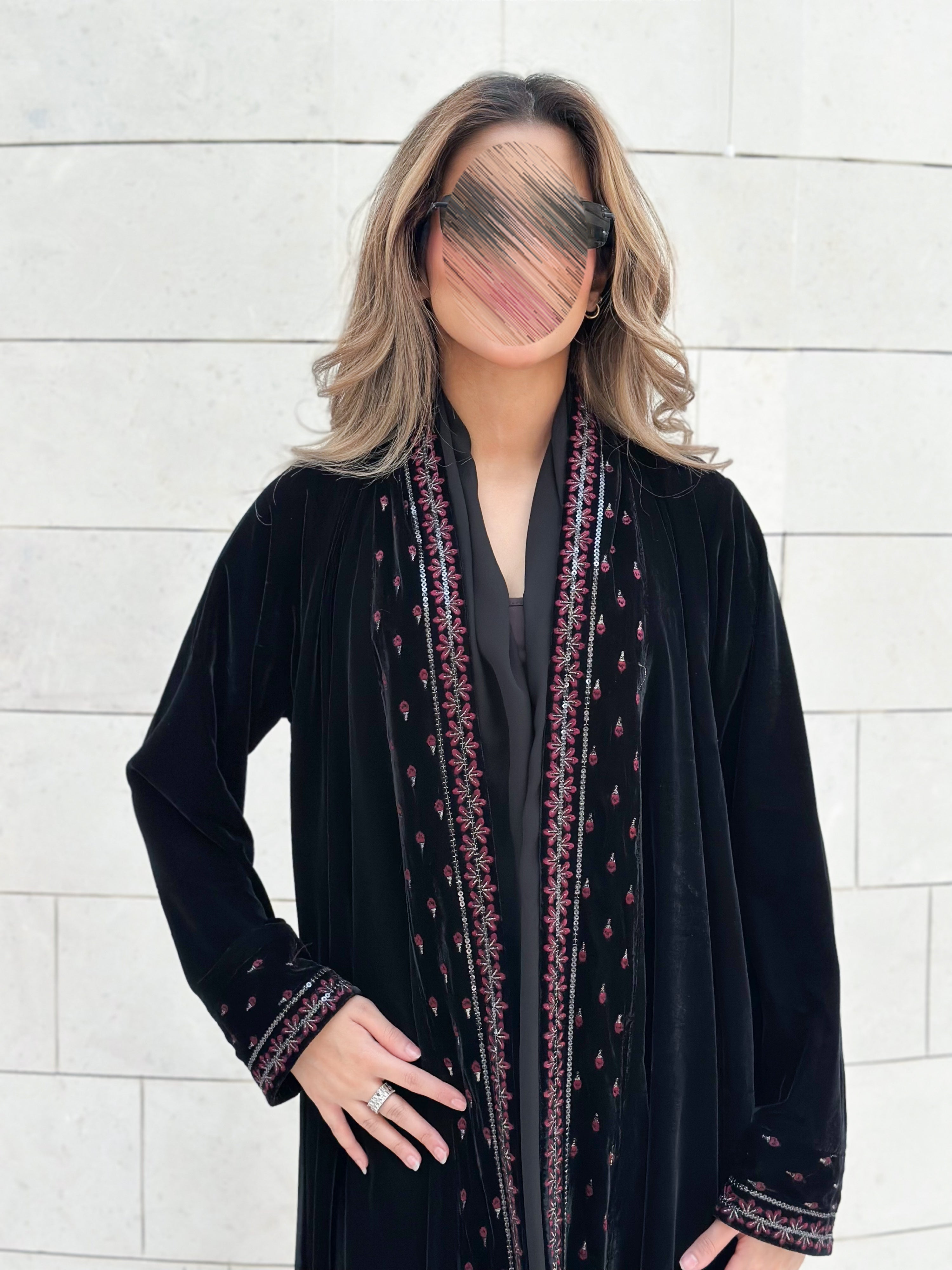 MWT726 - عباية مخمل بتطريز اسود وعنابي - Aya