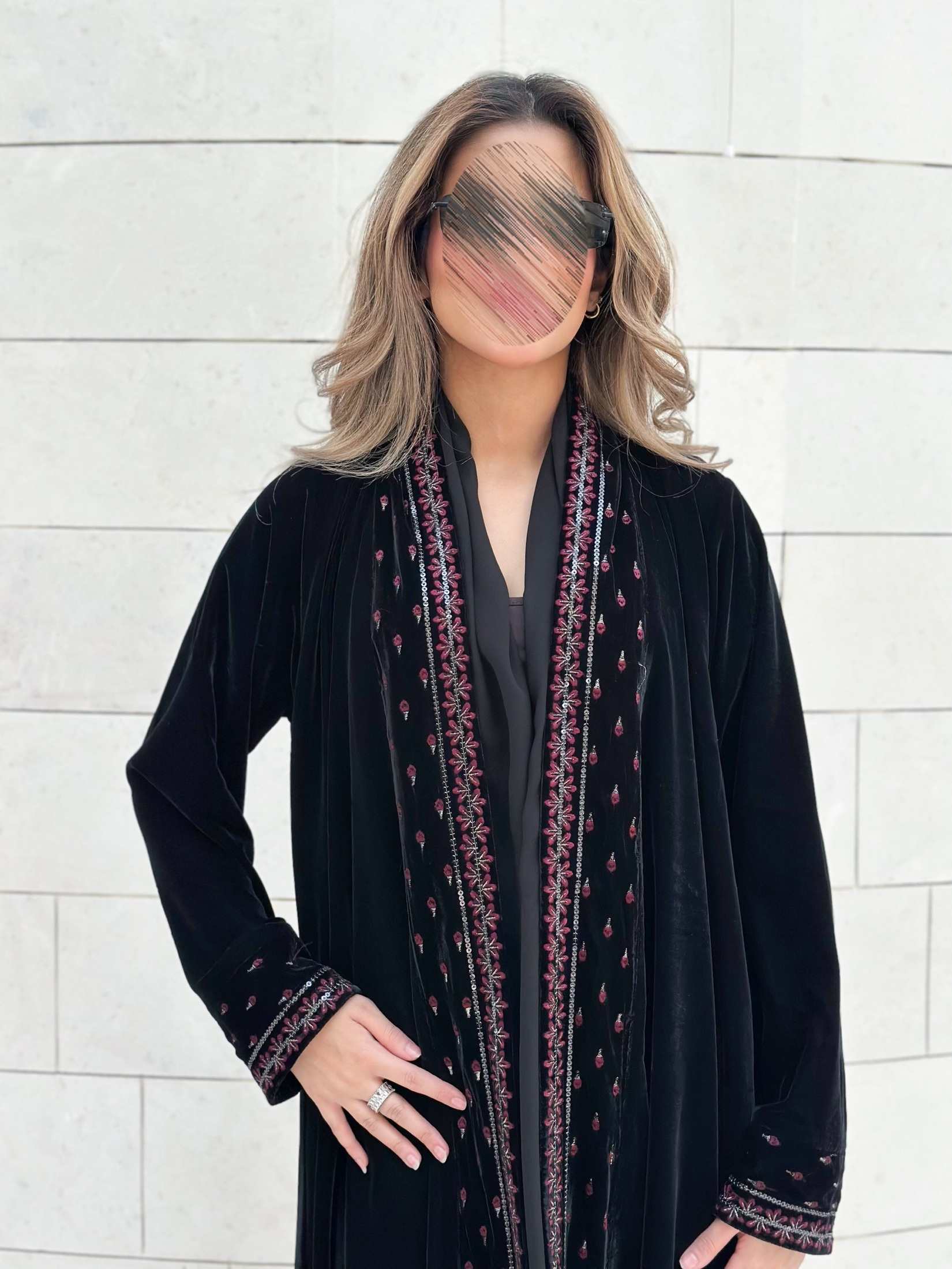 MWT726 - عباية مخمل بتطريز اسود وعنابي - Aya