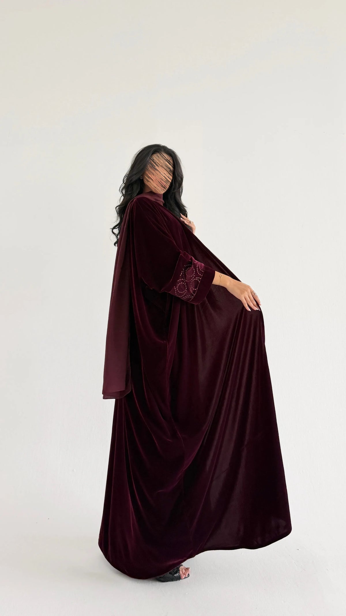MWT1298 - عبايه مخمل عنابي بتدخيله مخمل لامعه - Aya