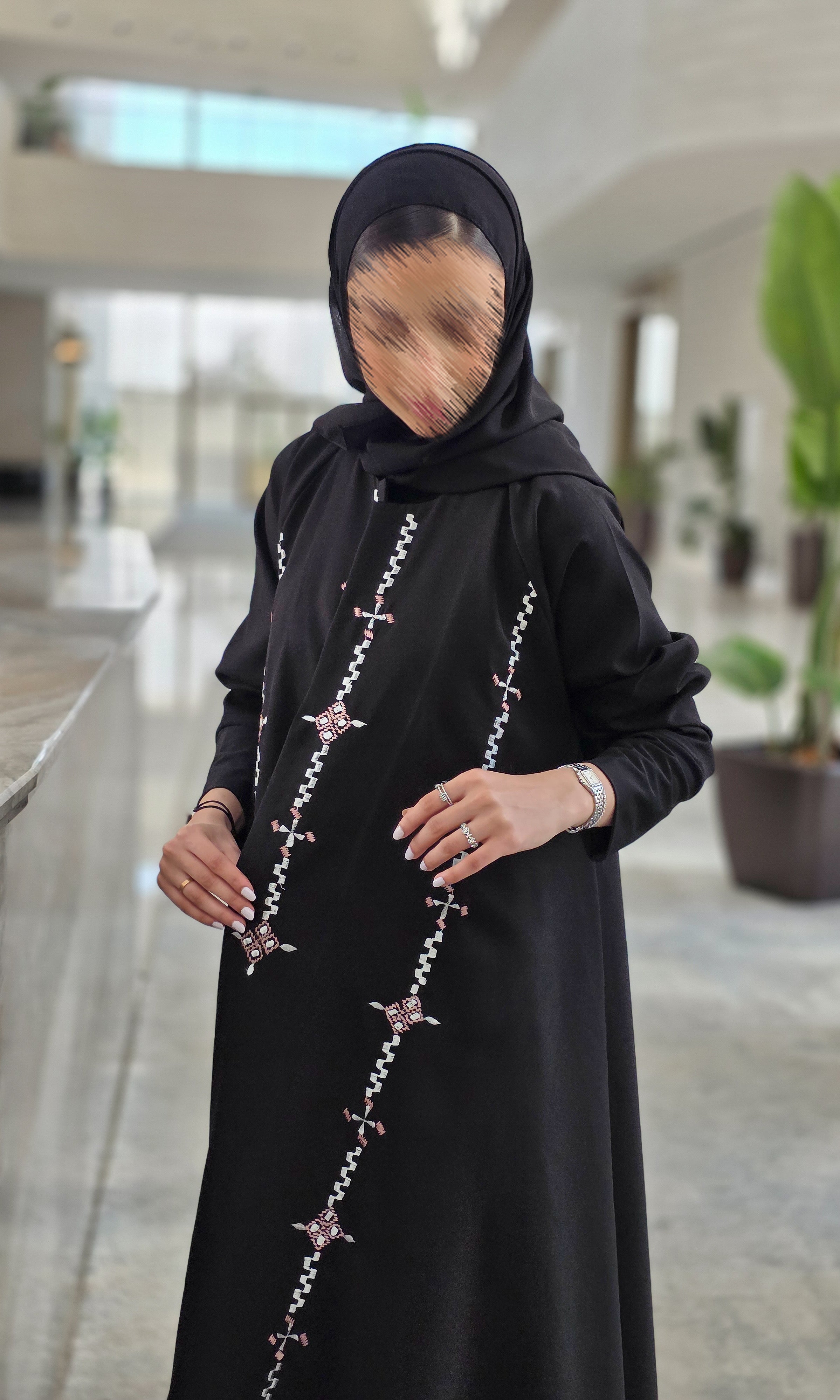 MWT640 - عباية اسود تطريز - Aya