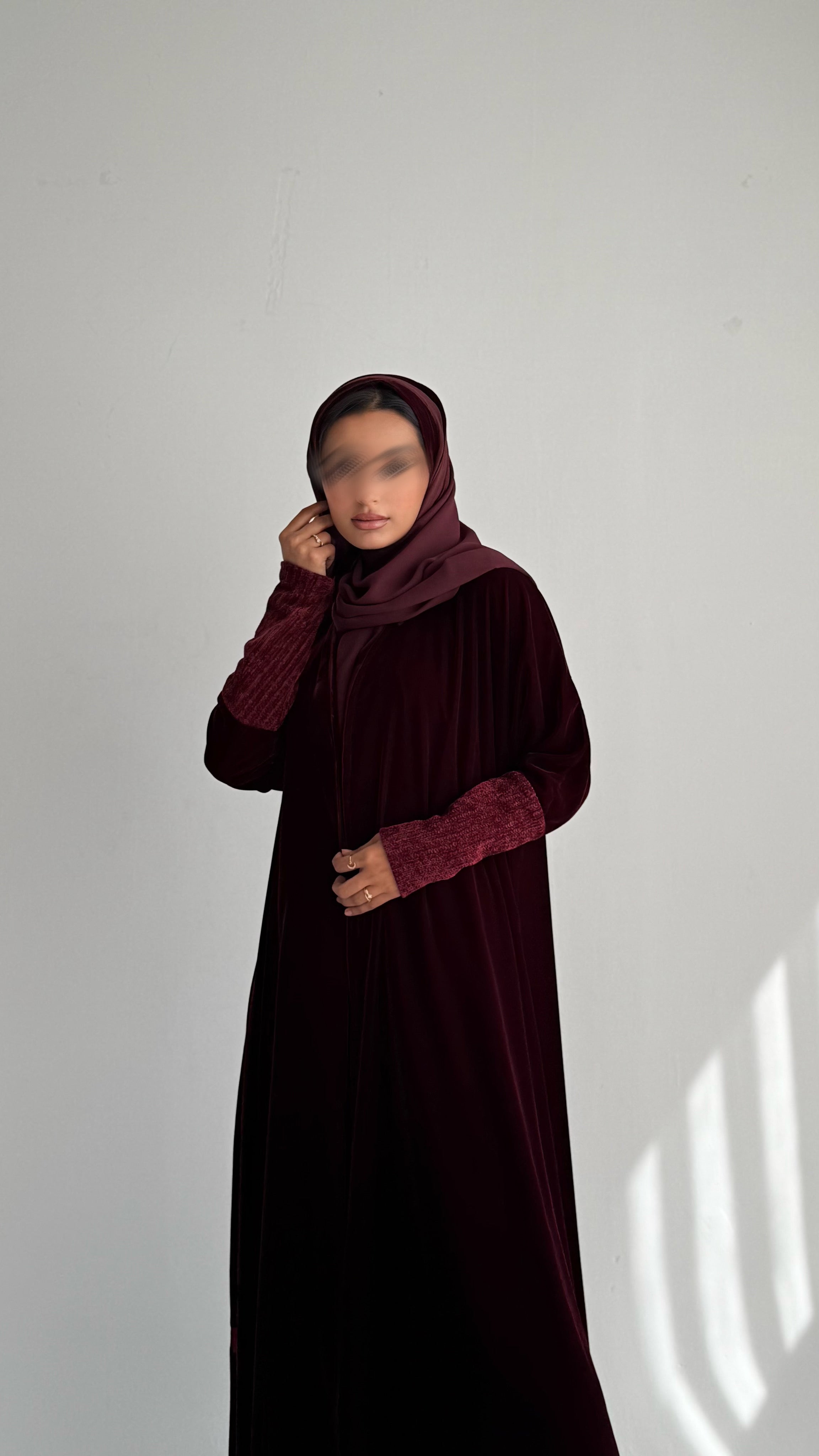 MWT692 - عباية مخمل عنابي مع تدخيلة بالاكمام