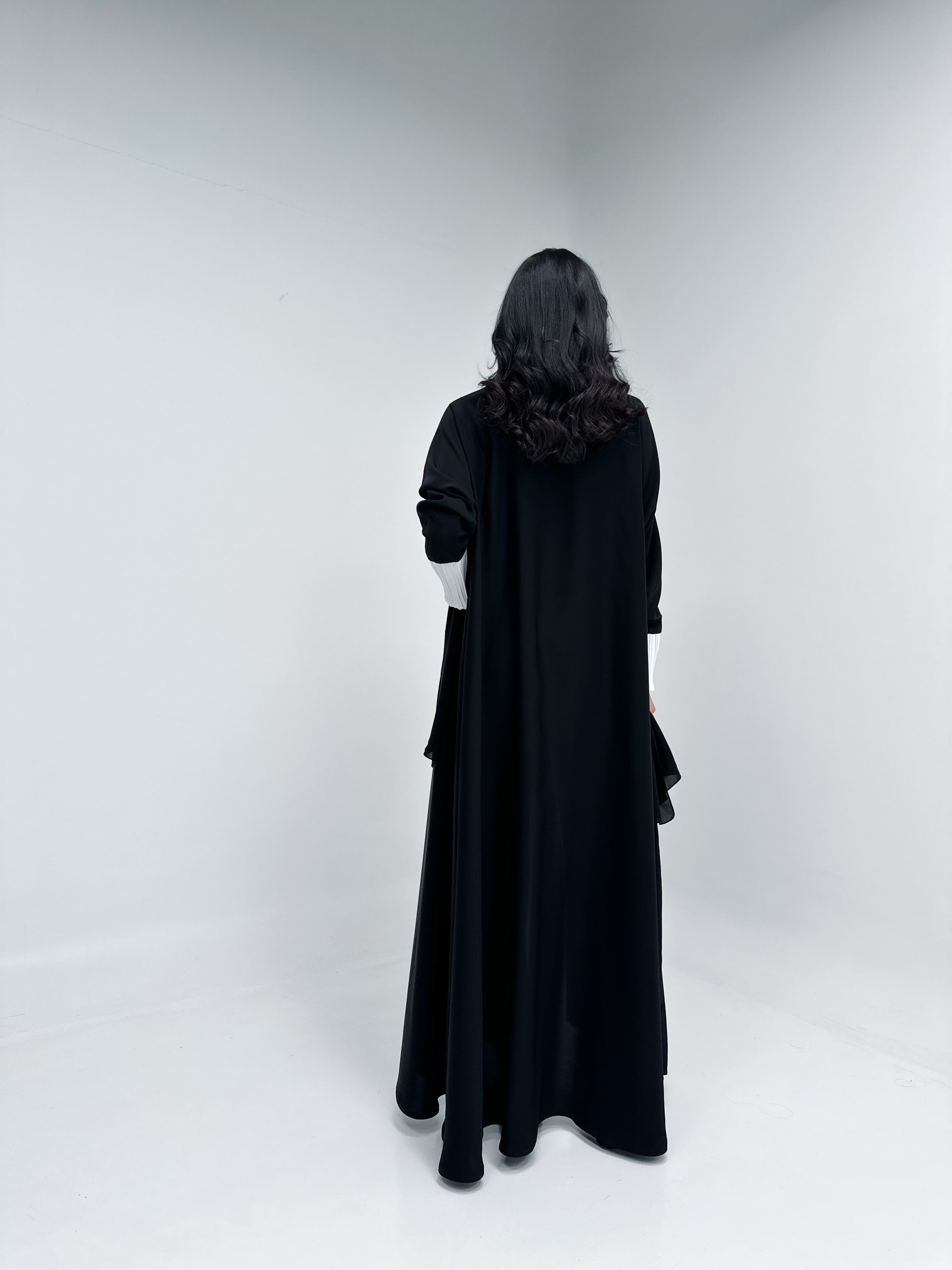 MW645 - Light Crepe Standing with Jacquard Half-Cloche