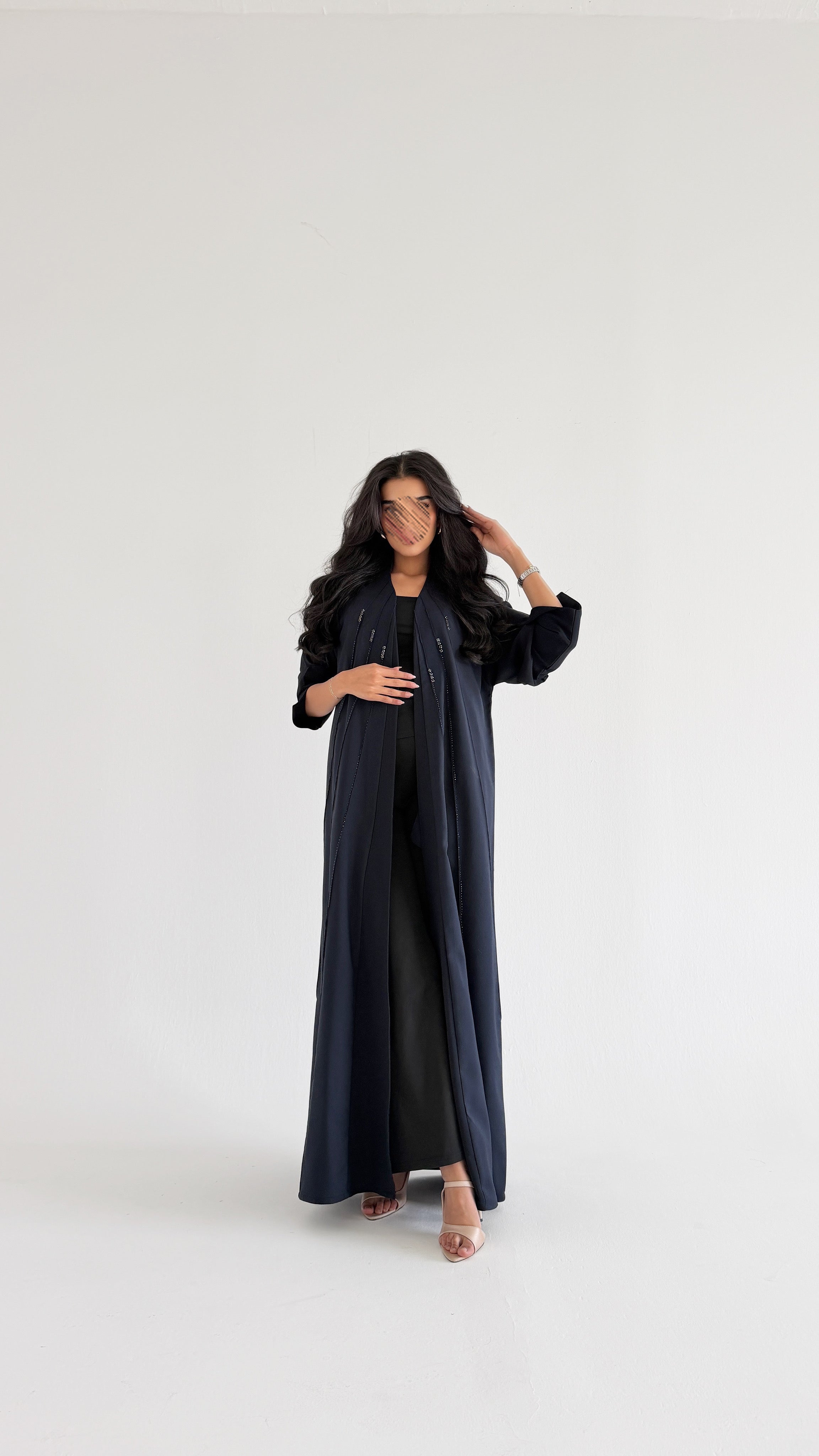 MW2120 - عباية كريب أنيقة بقصّة ربع كلوش عصرية. - Aya