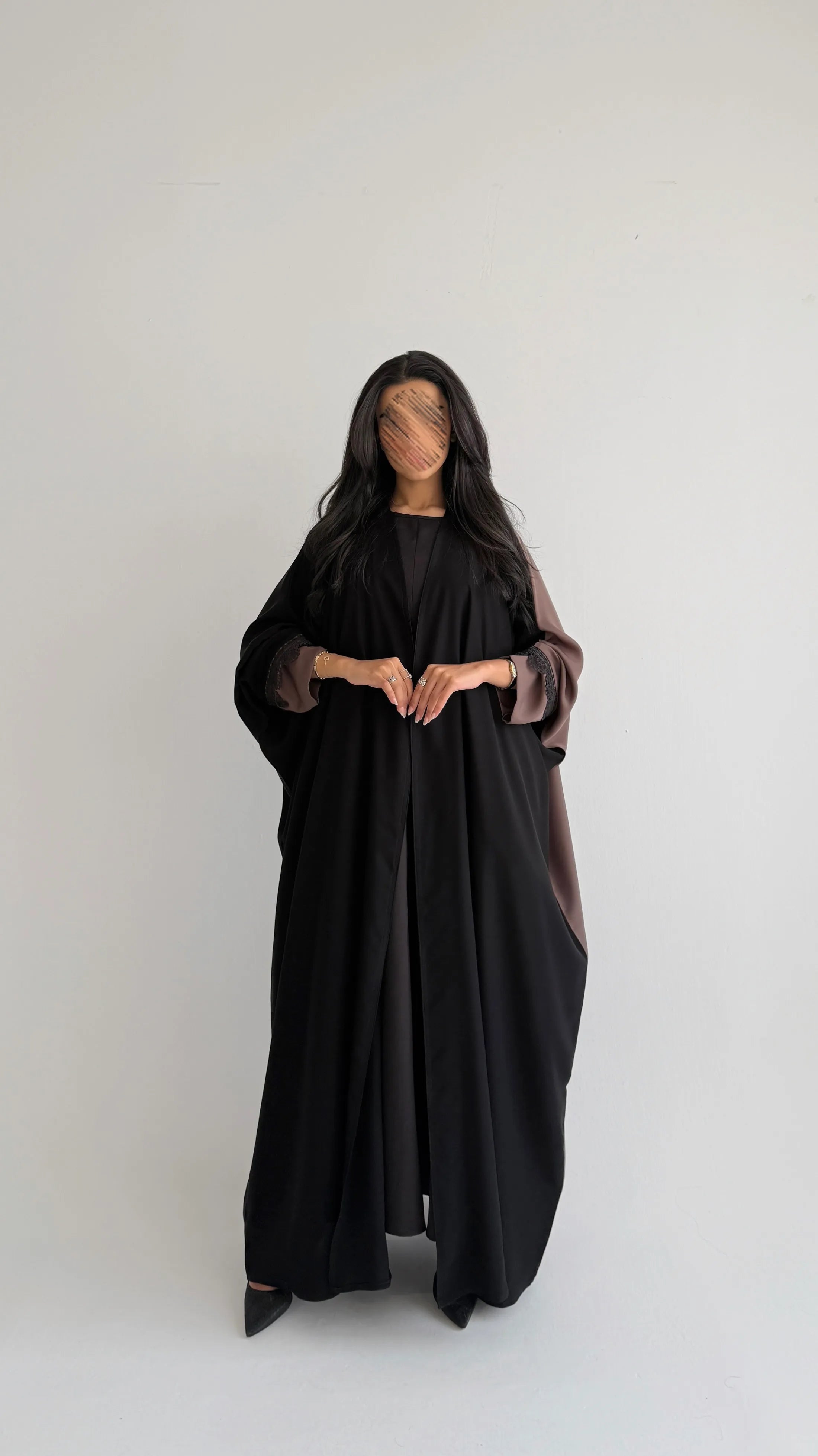 MWT5219 - عبايه يومية مع تدخيلات كلفة اسود - Aya