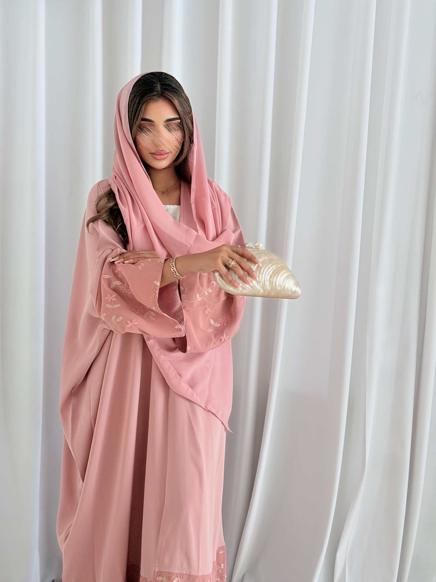 MWT5217 - عبايه صيفيه مع تدخيلات ورد بقماش يومي بارد - Aya