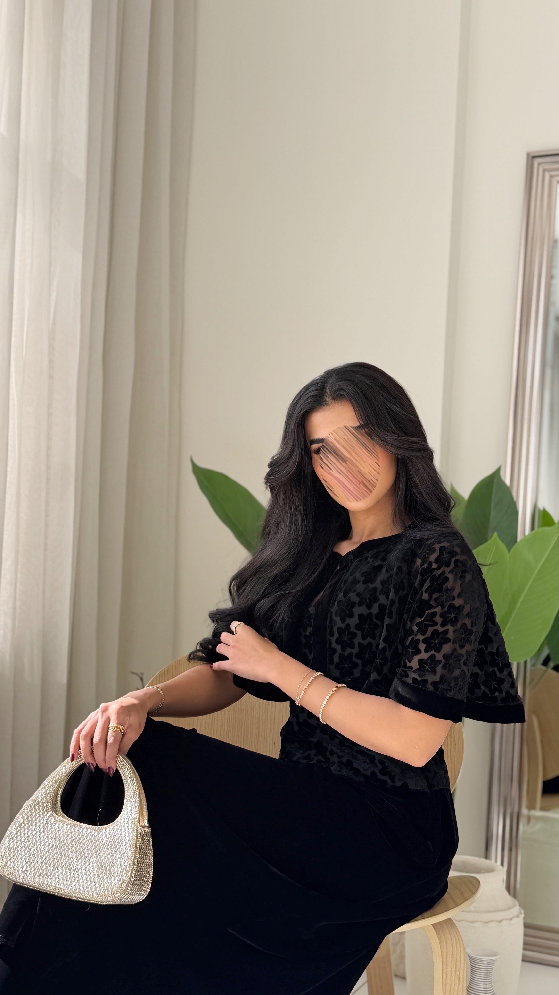 MWJ001 - جلابية مخمل أسود بتصميم أنيق مع كيب شيفون مخمل - Aya