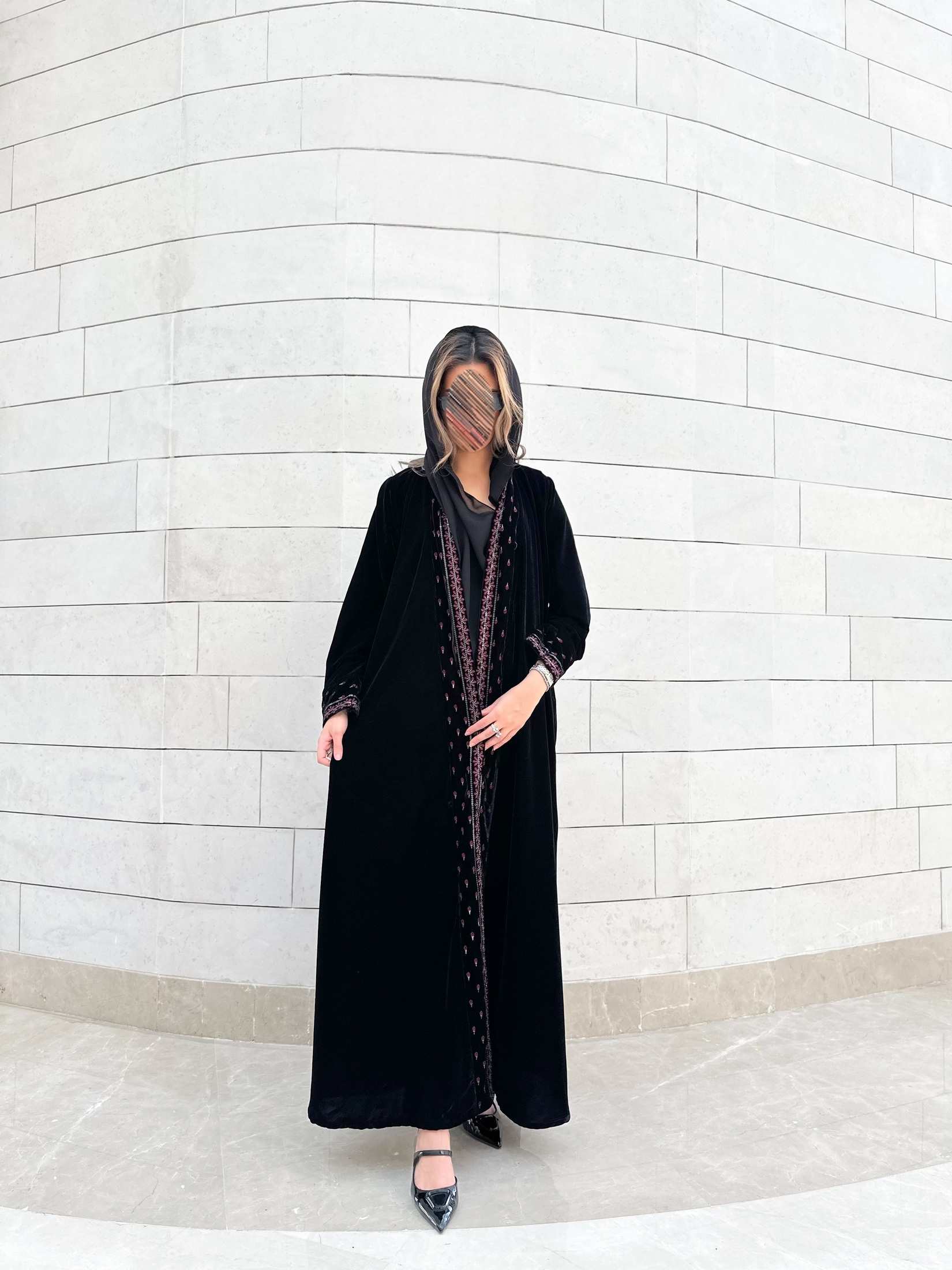 MWT726 - عباية مخمل بتطريز اسود وعنابي - Aya