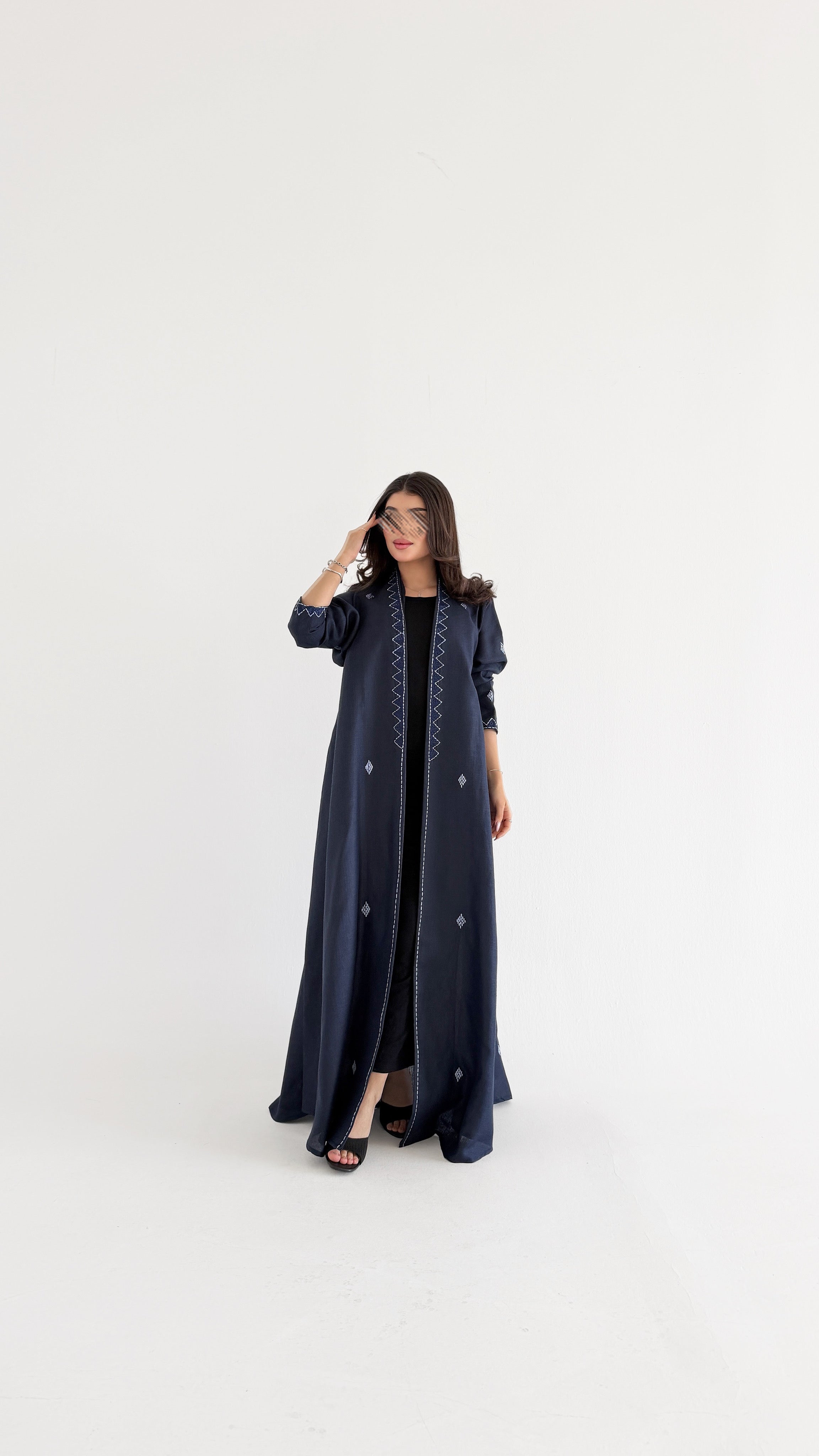 MW2123 - عباية لينن أنيقة بقصّة هينك عصرية - Aya