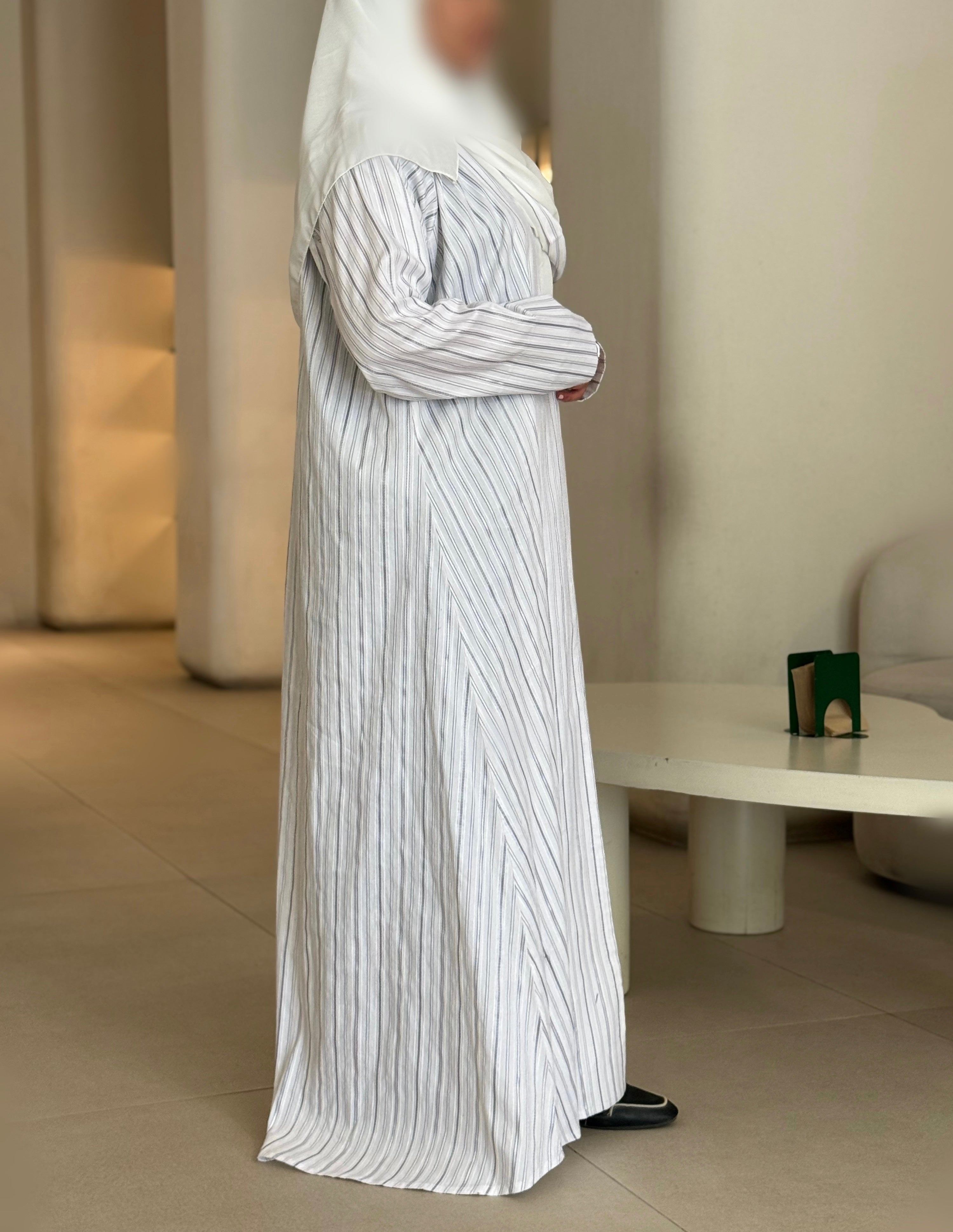 MW645 - Light Crepe Standing with Jacquard Half-Cloche