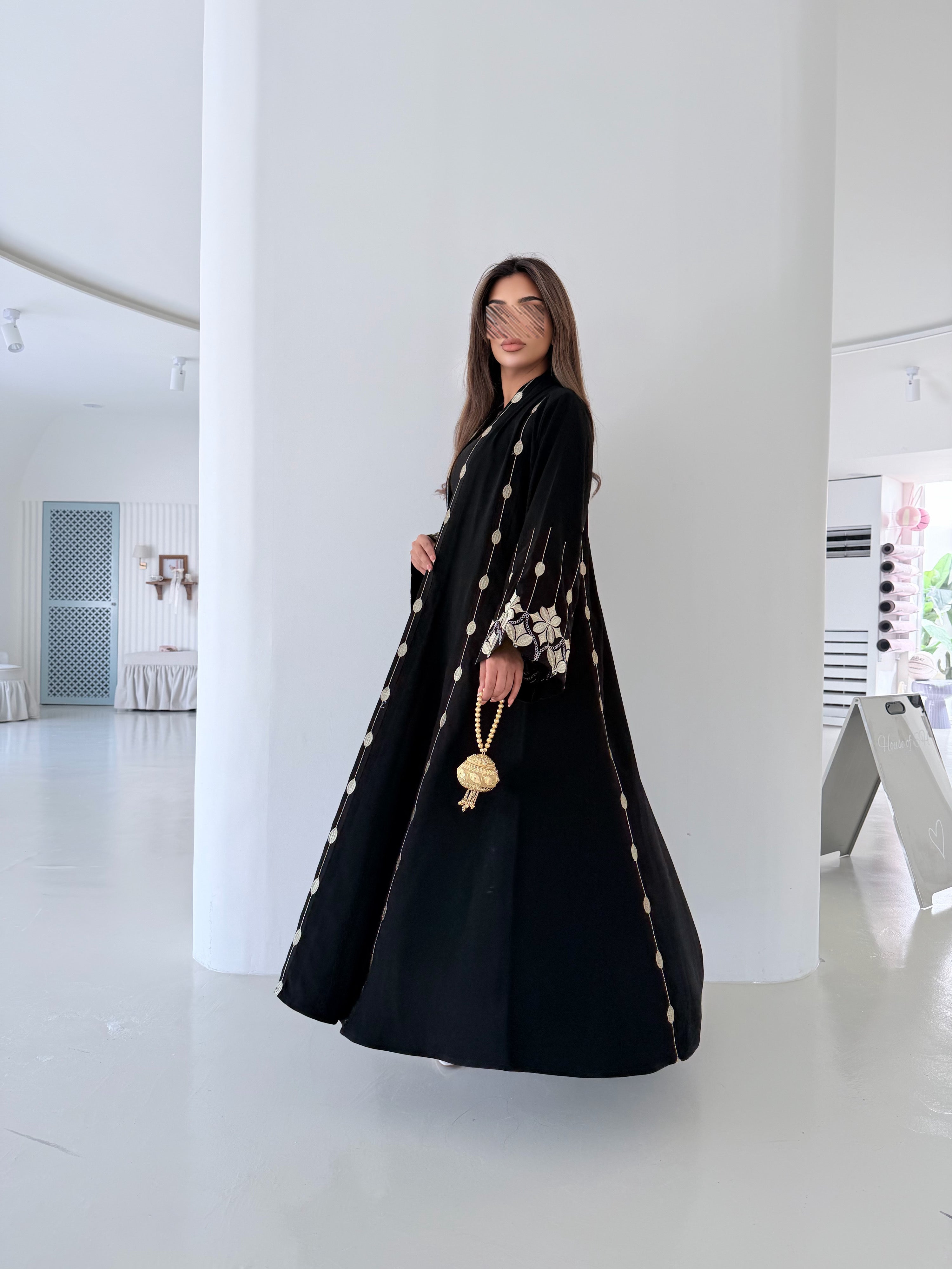 MWT5016 - قماش اسود مطرز قصة كلوش - Aya