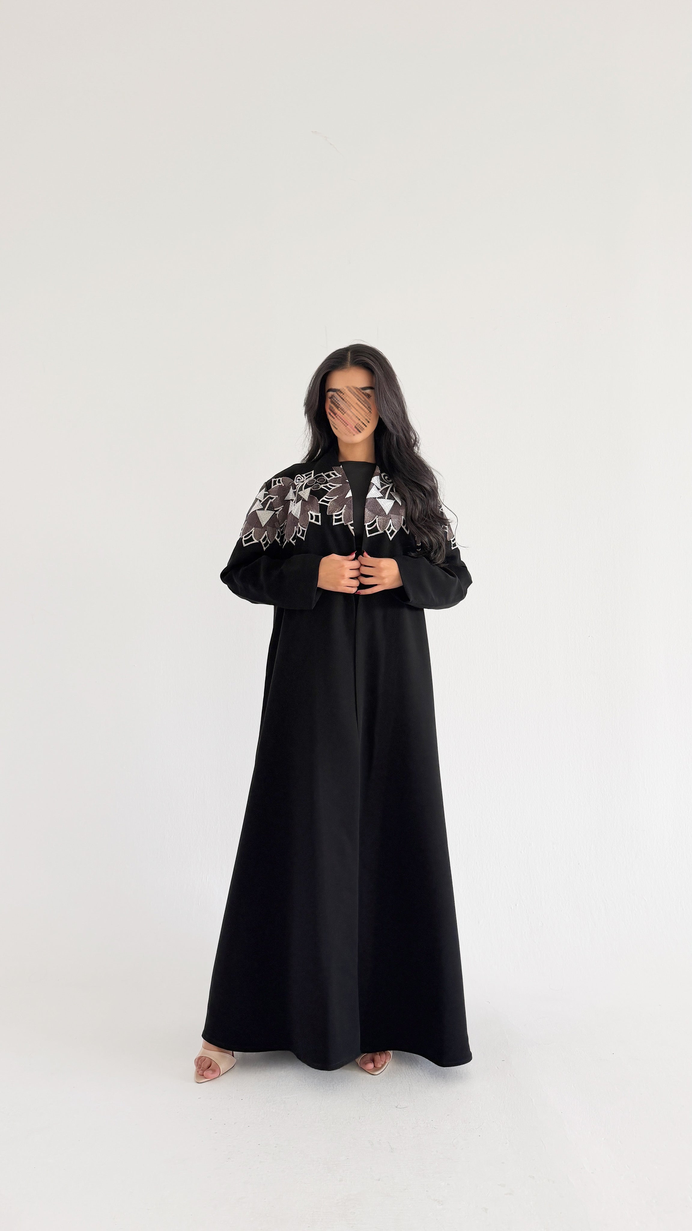 MWT1011 - عبايه تطريز بالابيض - Aya