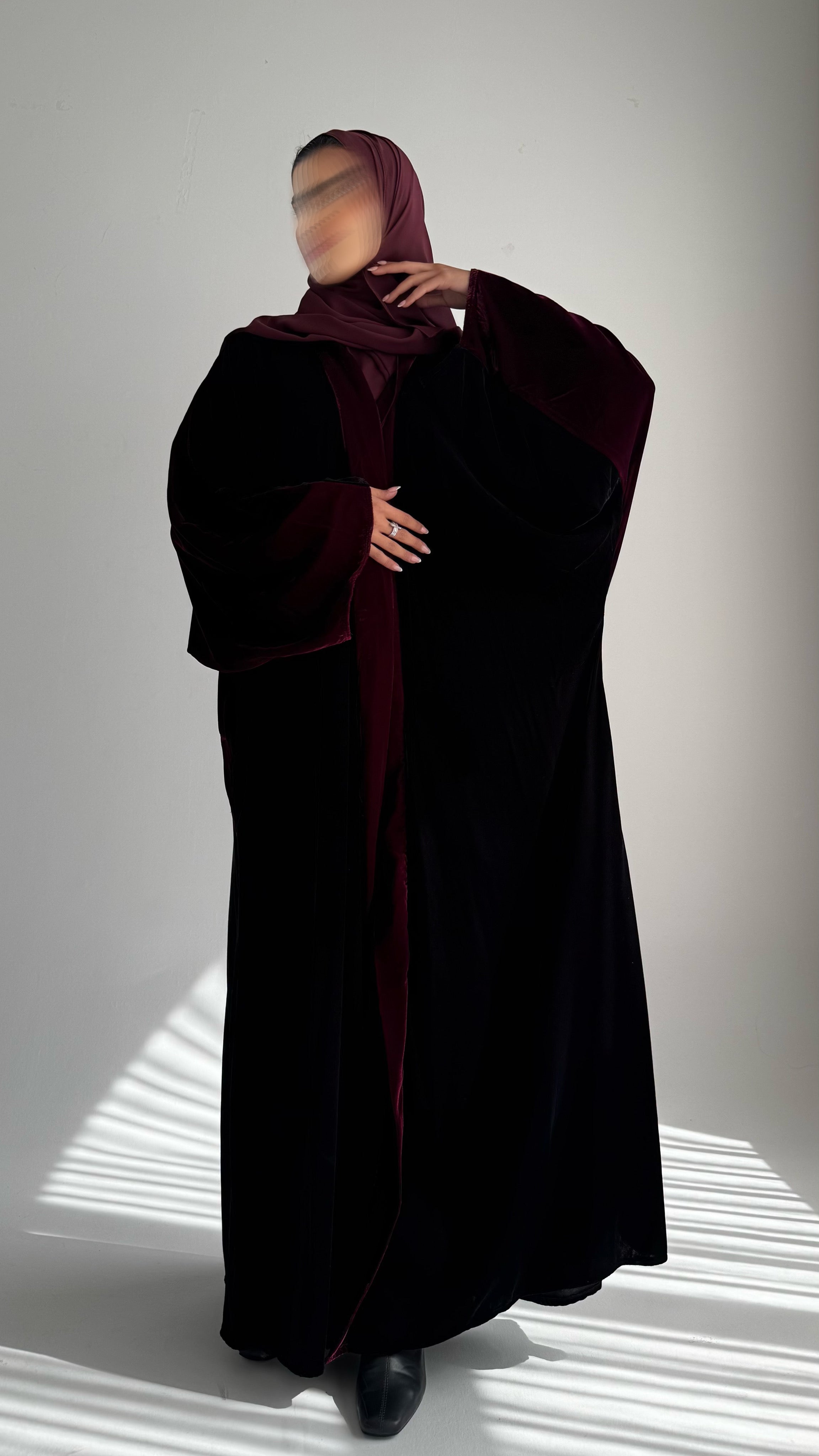 MW1753 - عباية اسود مخمل مع اضافة تطريز يدوي - Aya