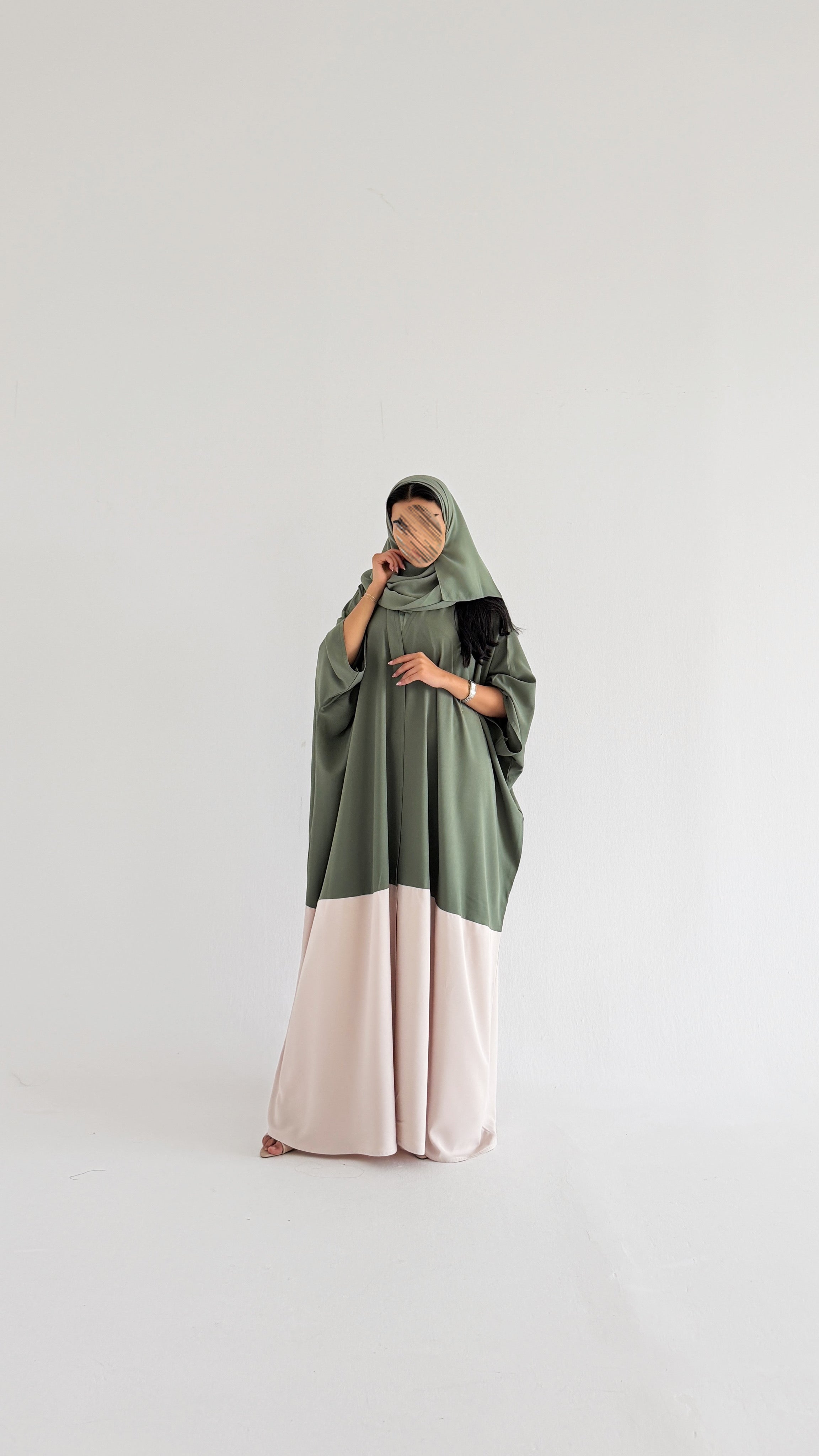 MW2166 - عبايه كريب مع اضافه لونين راقي وحصري - Aya