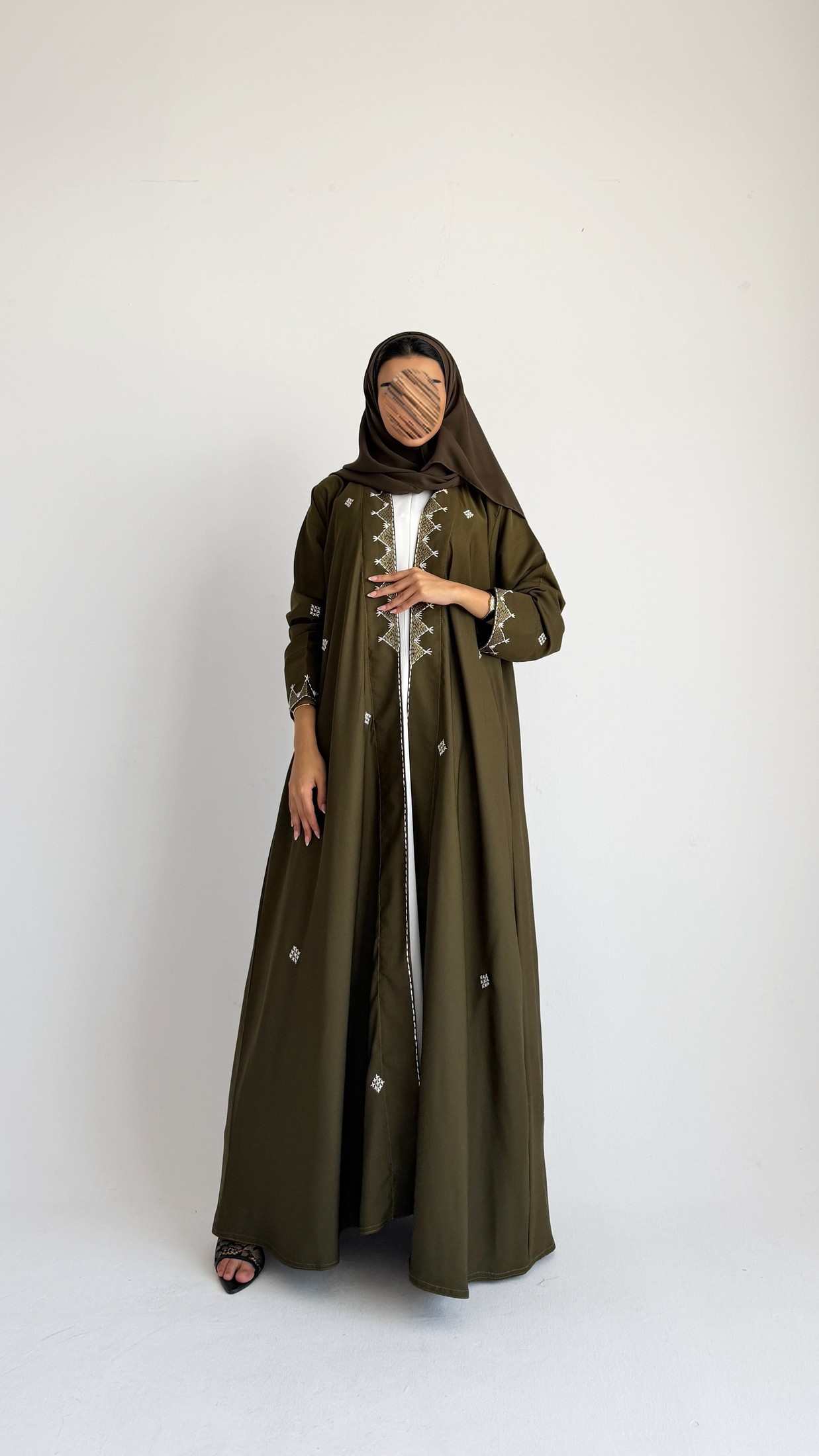 MWT4261 - عباية كتان بتطريز أبيض - Aya