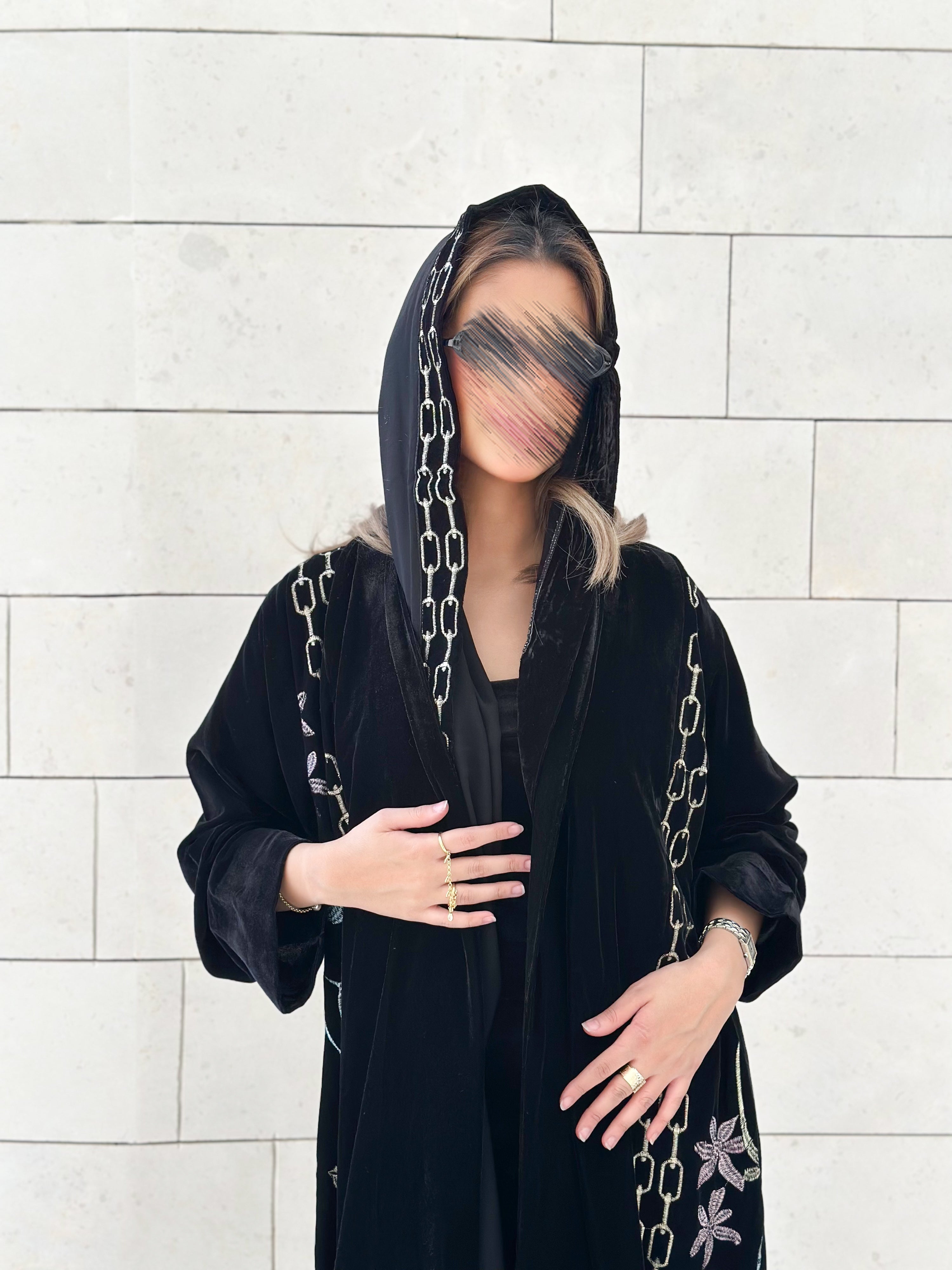 MWT550 - عباية مخمل مطرزة - Aya