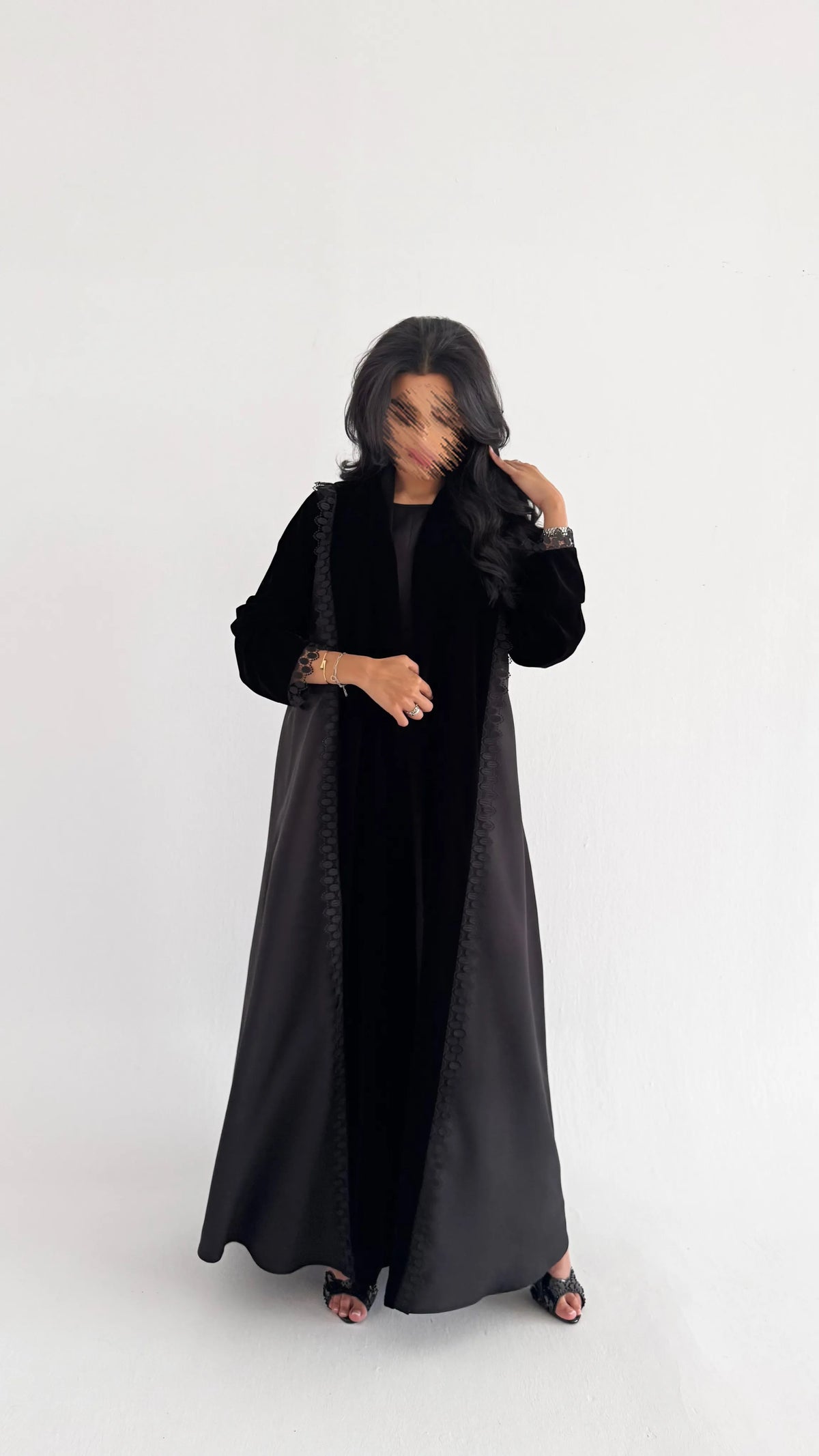 MWT3004 - عباية مخمل وتفته أسود - Aya